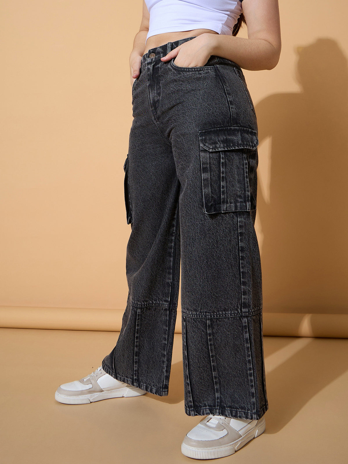 Black Wash Hem Pin Tuck Straight Jeans -Noh.Voh