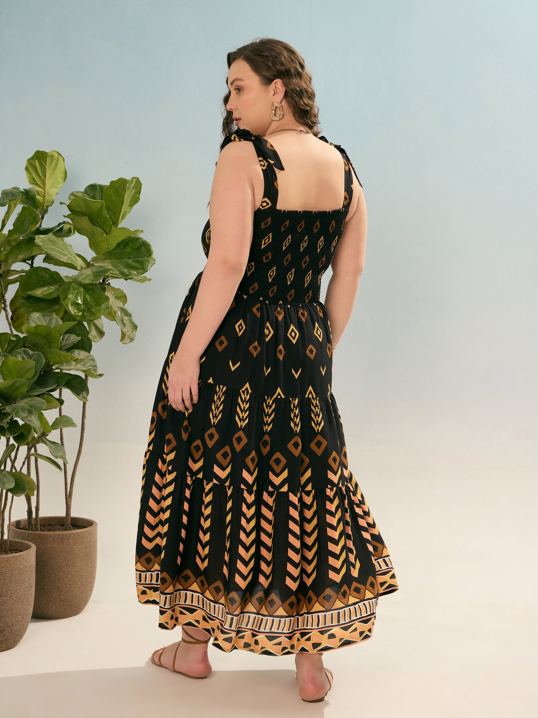 Black Geometric Tie Up Tiered Dress-SASSAFRAS Curve