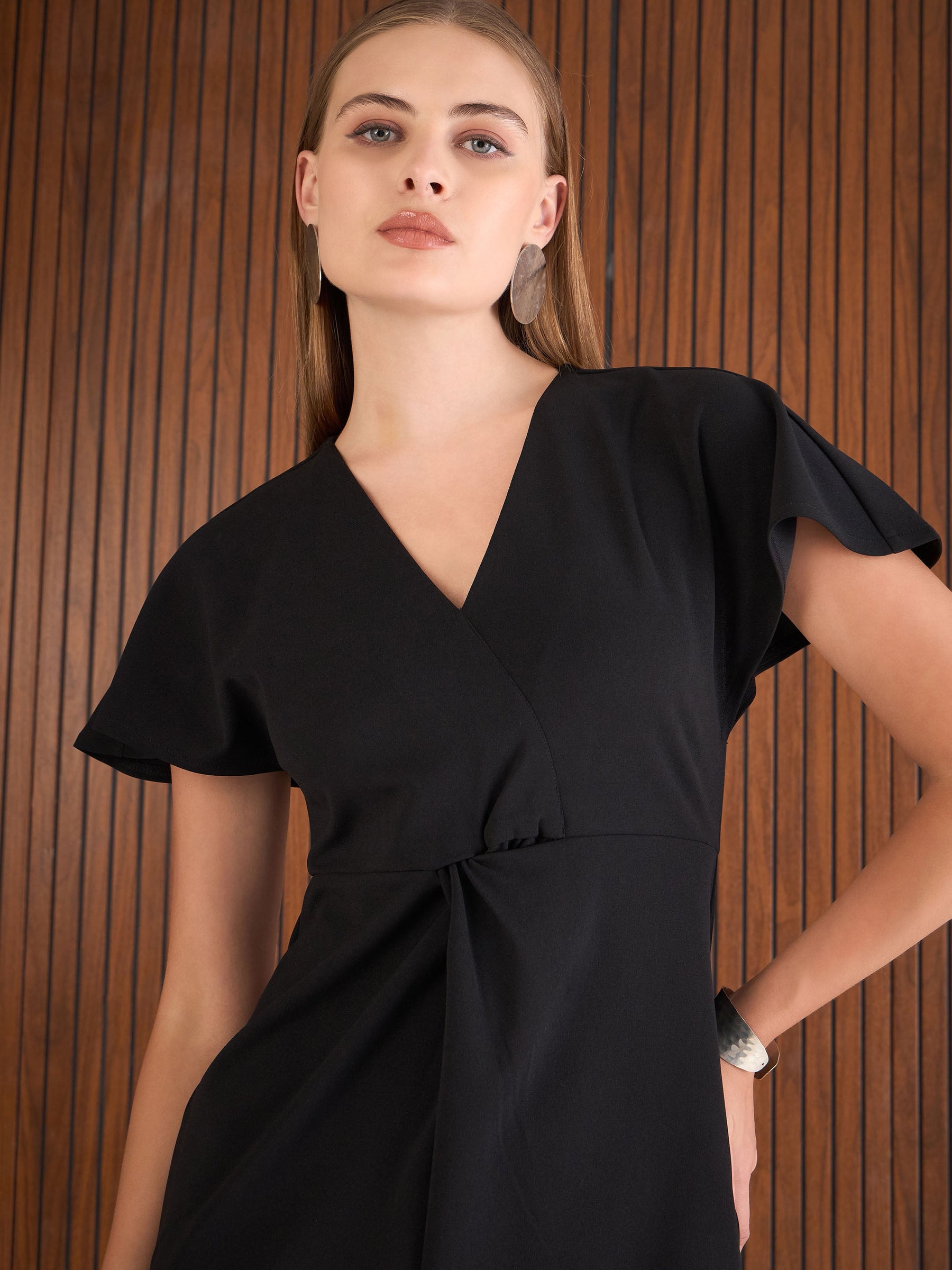 Black V-Neck Bodycon Dress-SASSAFRAS