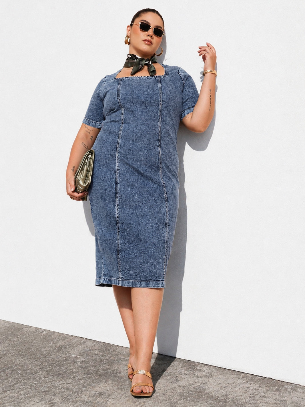 Blue Wash Denim Short Sleeves Bodycon Dress-SASSAFRAS Curve