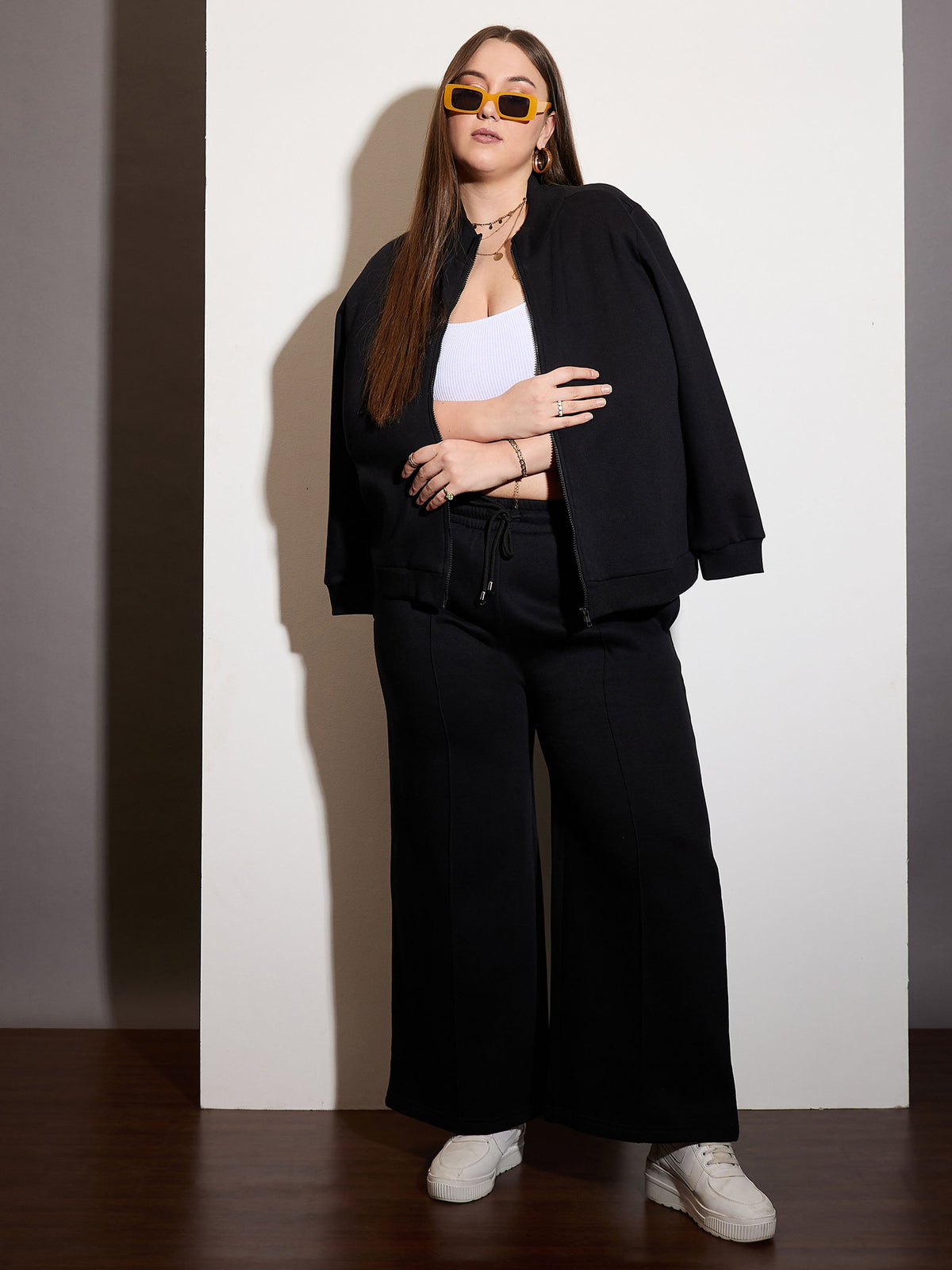 Black Fleece Front Zipper Jacket With Sweatpants -SASSAFRAS Curve
