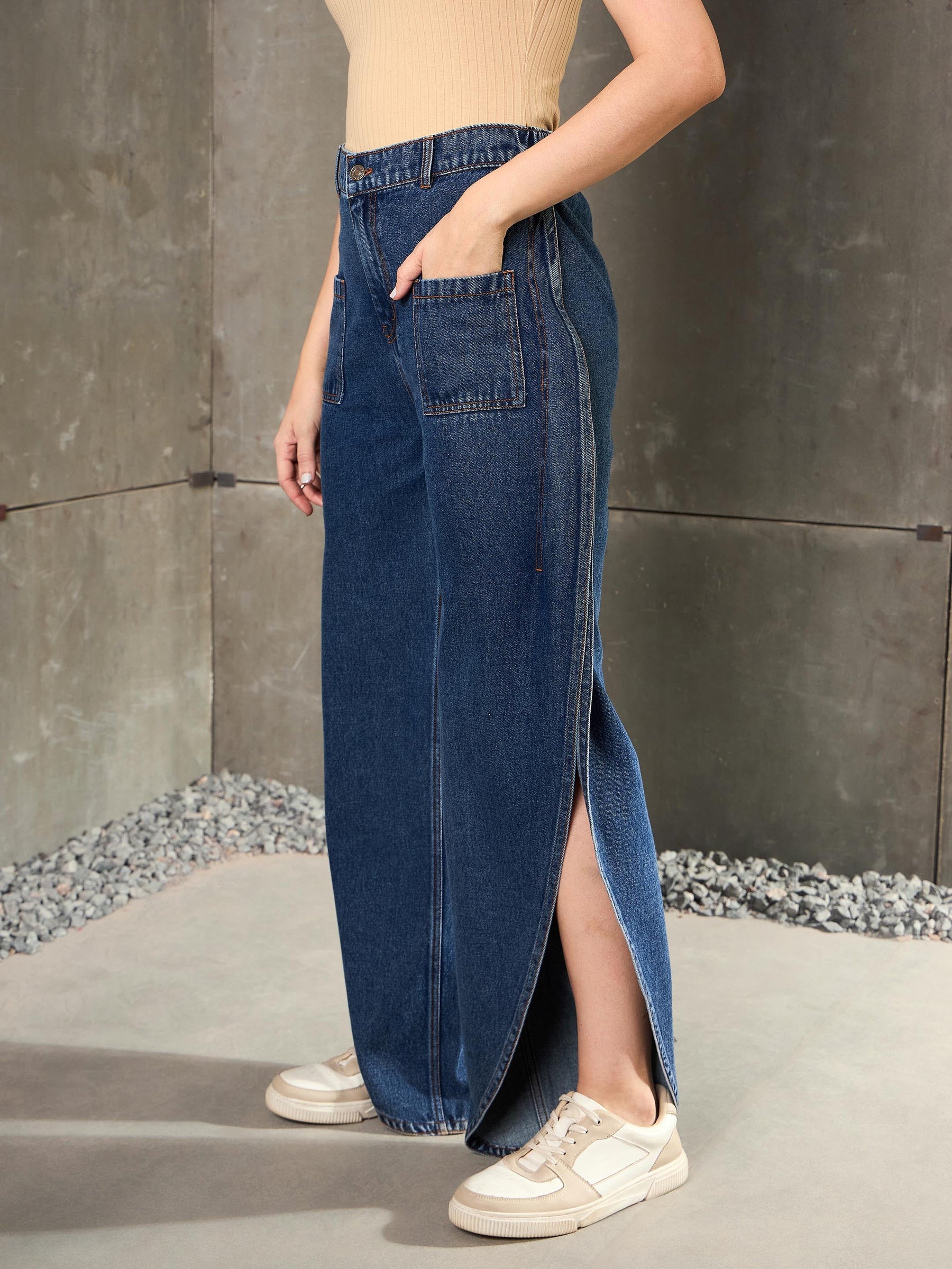 Blue Washed Curve Detail Barrel Jeans-SASSAFRAS