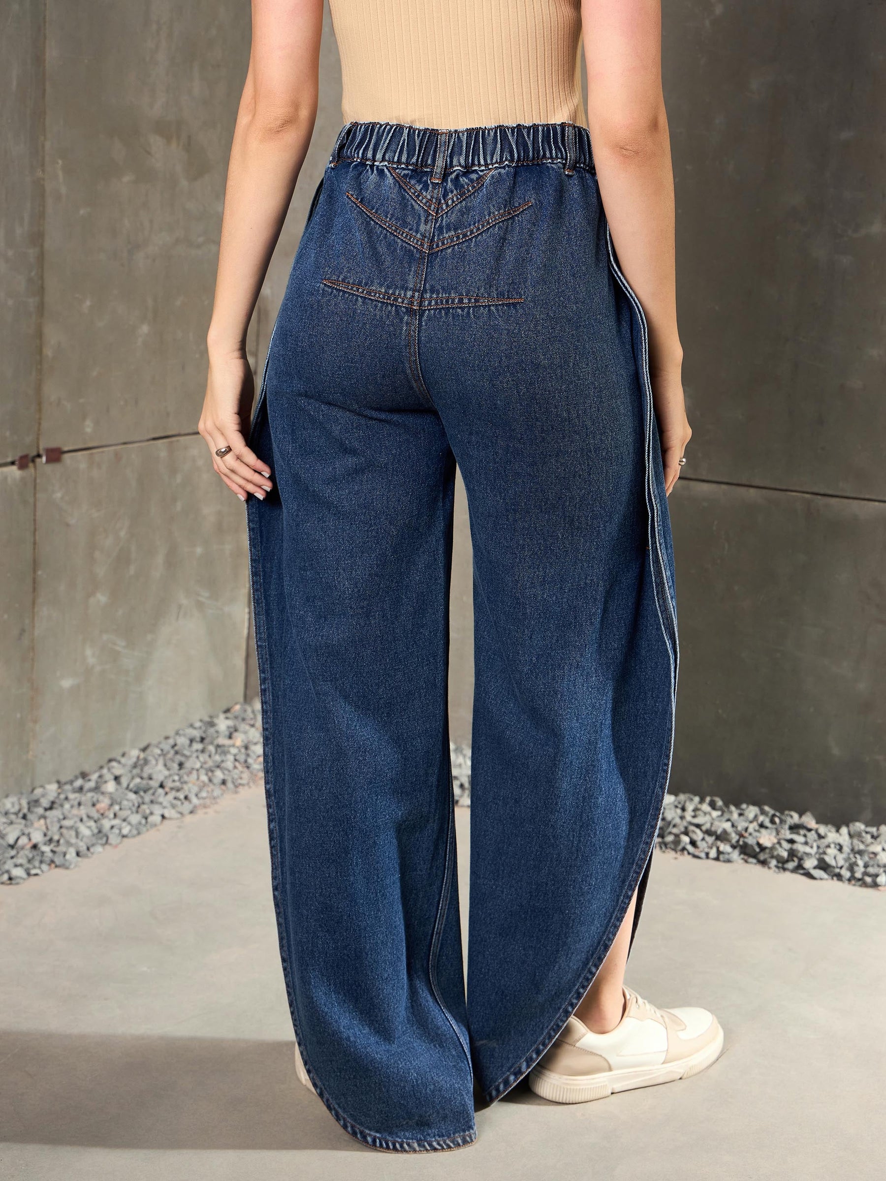 Blue Washed Curve Detail Barrel Jeans-SASSAFRAS
