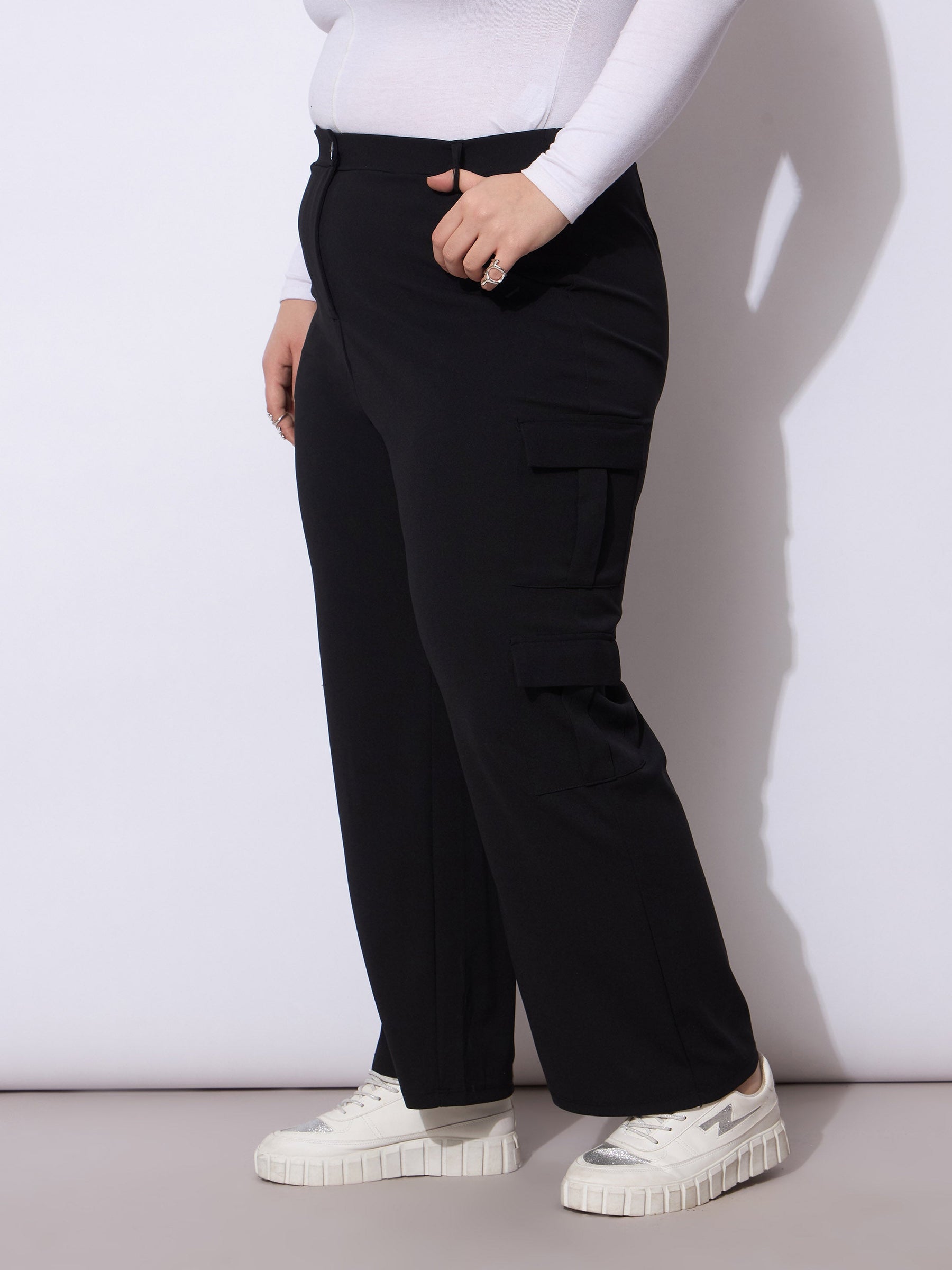Black Multi Pocket Cargo Pants-SASSAFRAS Curve