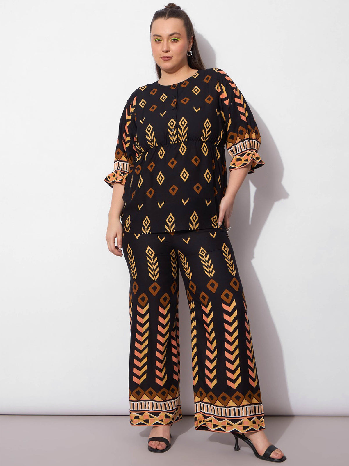 Black Geometric Peplum Top With Pants-SASSAFRAS Curve