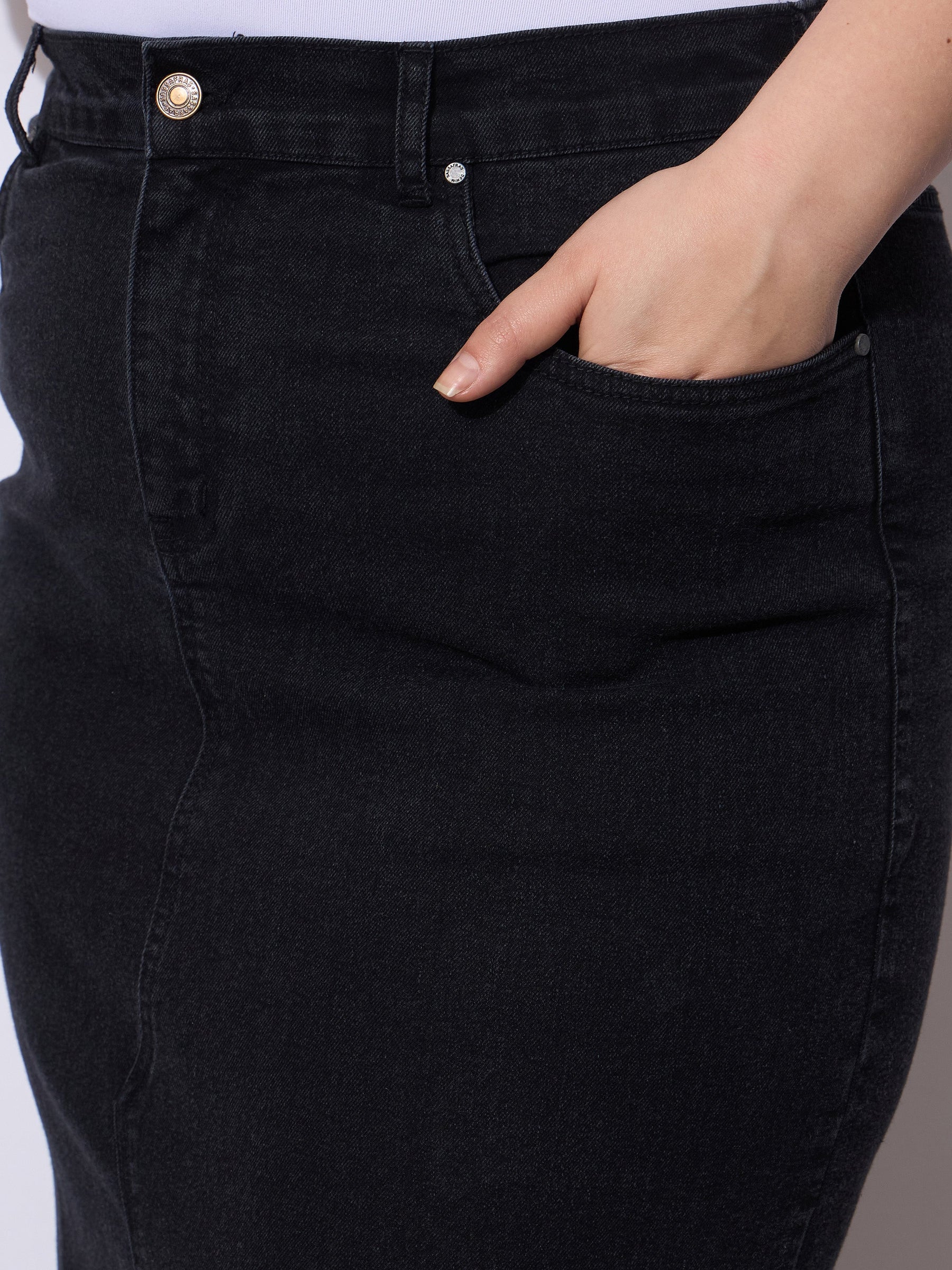 Black Wash Denim Front Slit Skirt-SASSAFRAS Curve