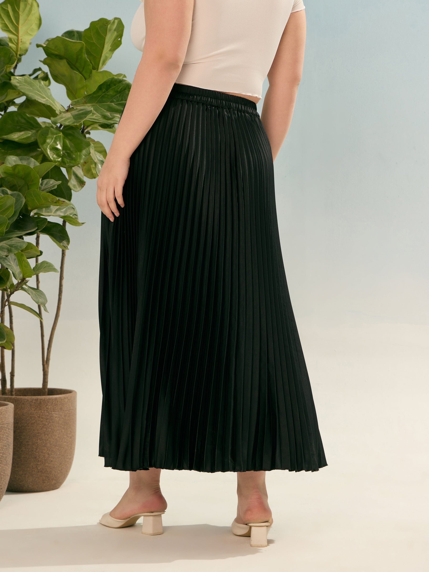 Black Accordion Pleated Skirt -SASSAFRAS Curve