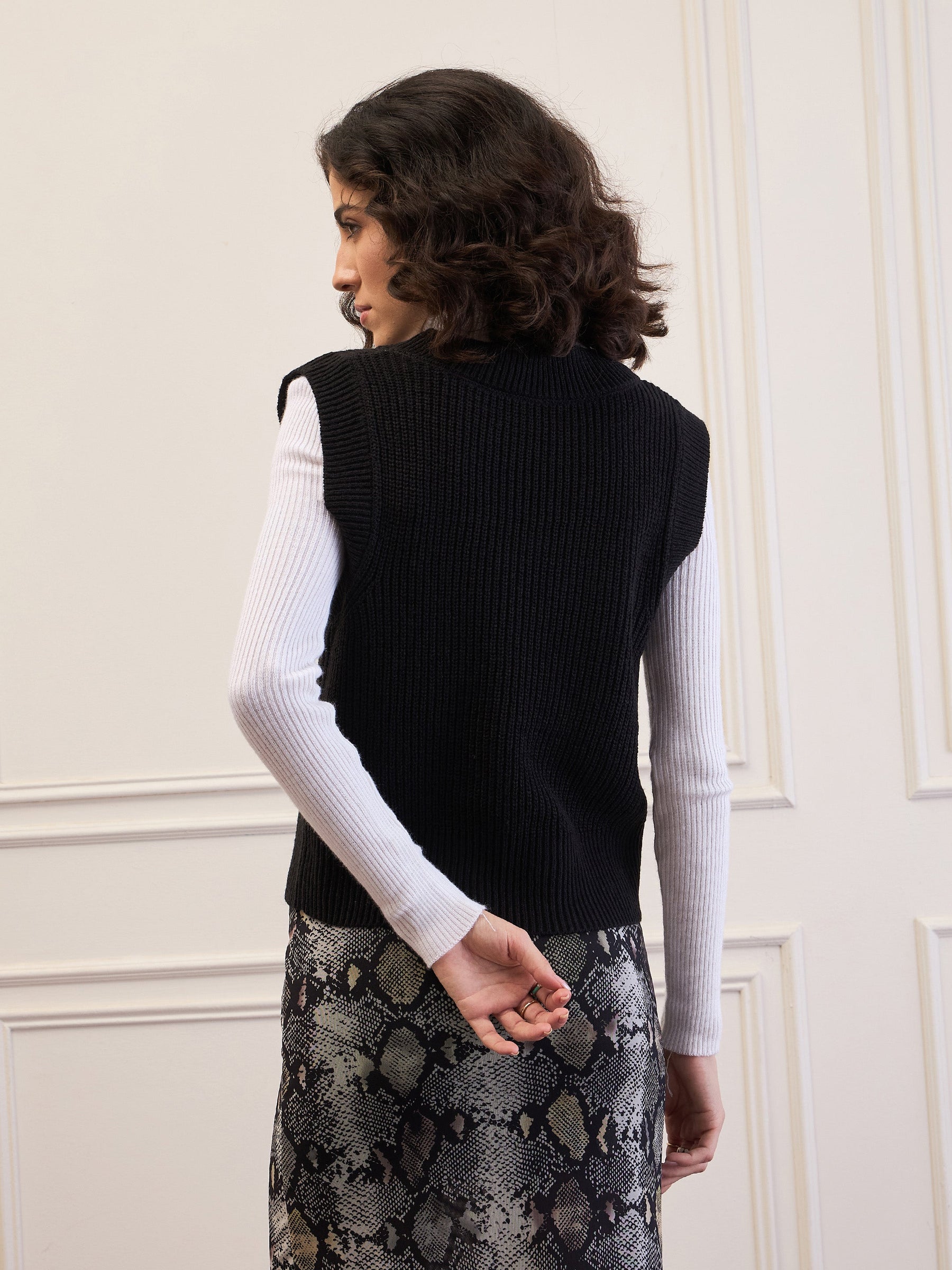Black Solid V-Neck Sweater Vest-SASSAFRAS