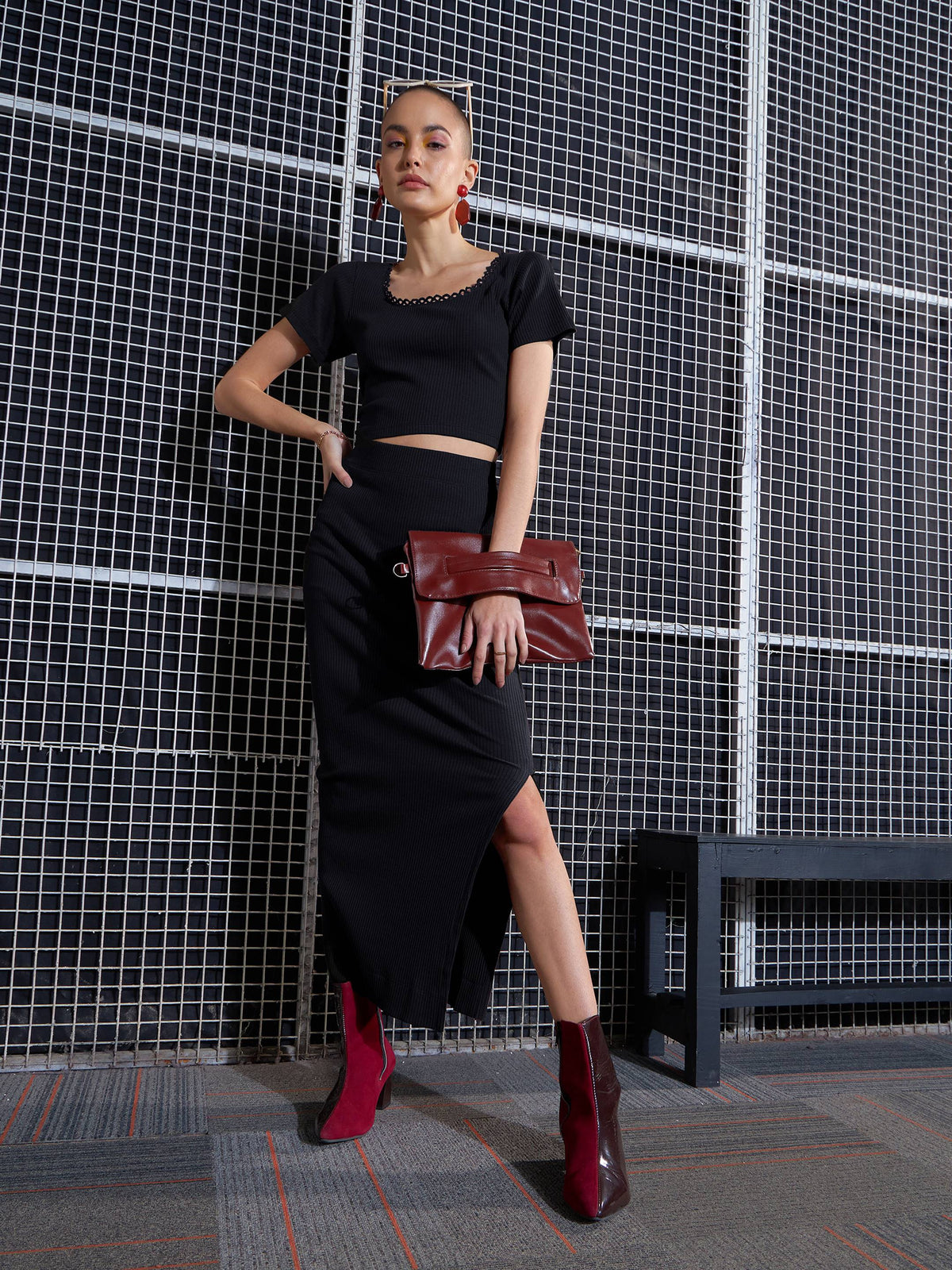 Black Rib Round Neck Crop Top-SASSAFRAS