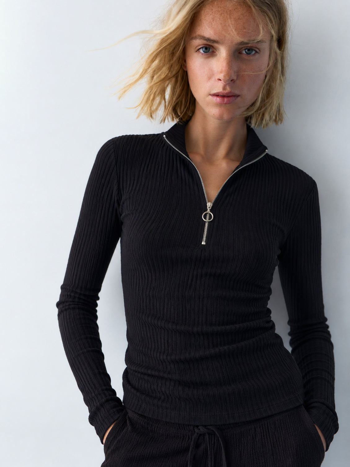 Women Black Rib Front Zipper Full Sleeves Top