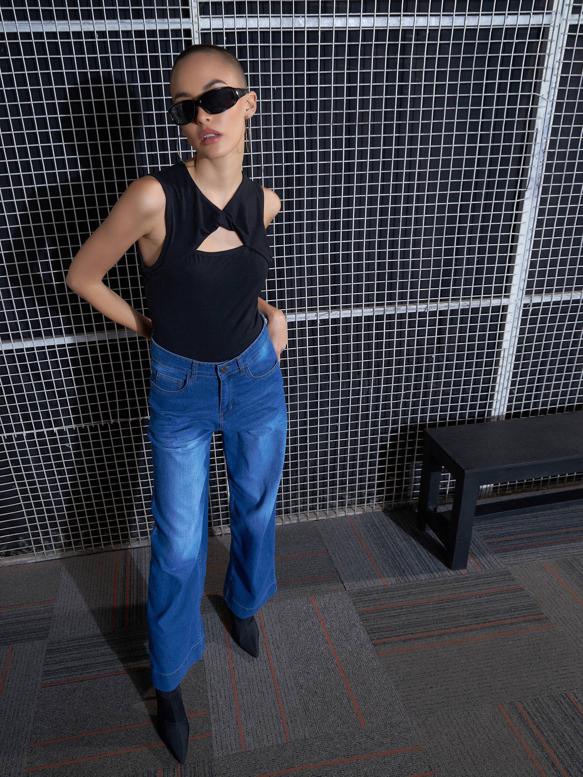 Black Neck Twisted Top-SASSAFRAS