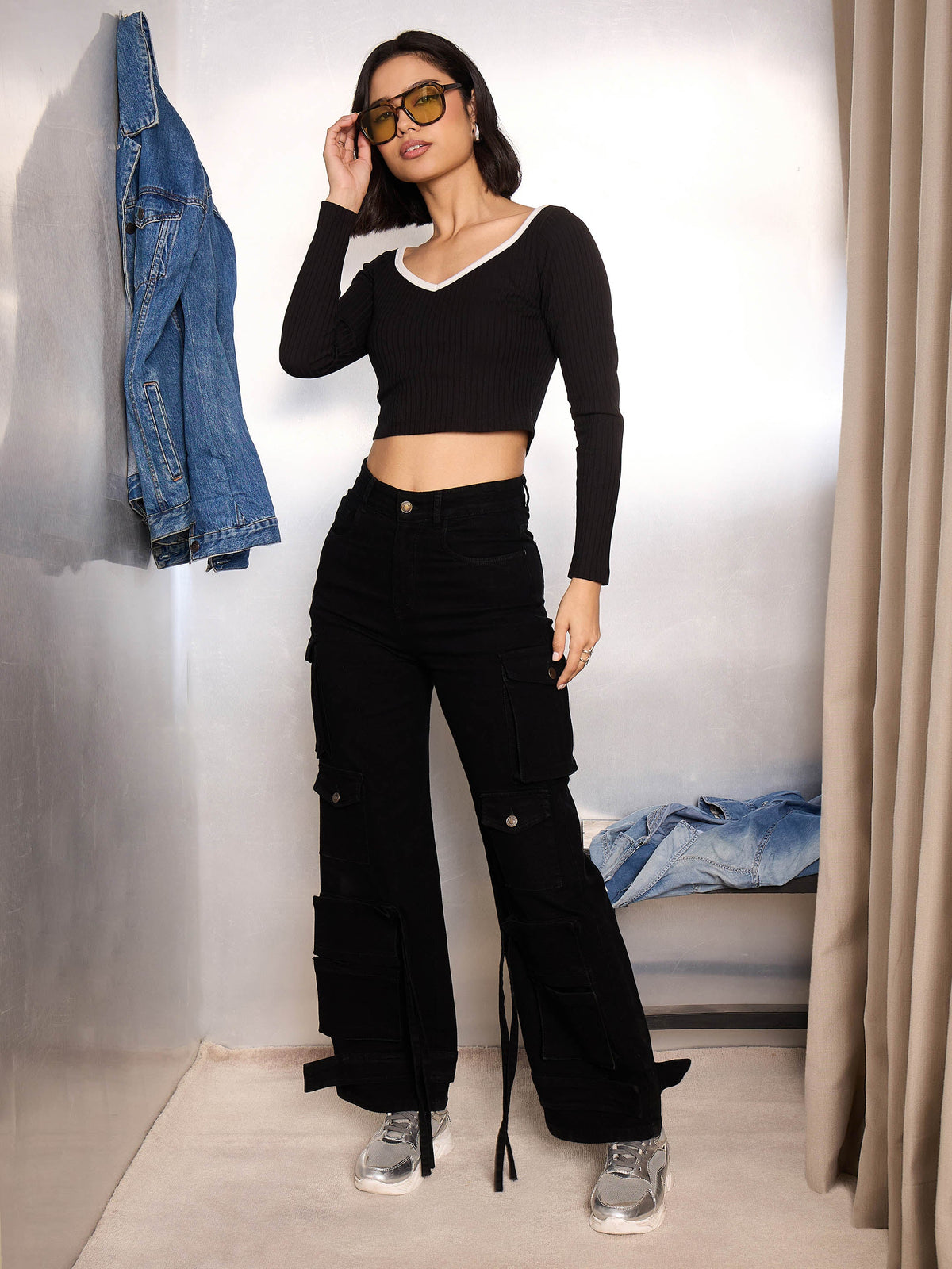Black Rib Sweetheart Piping Neck Crop Top-SASSAFRAS