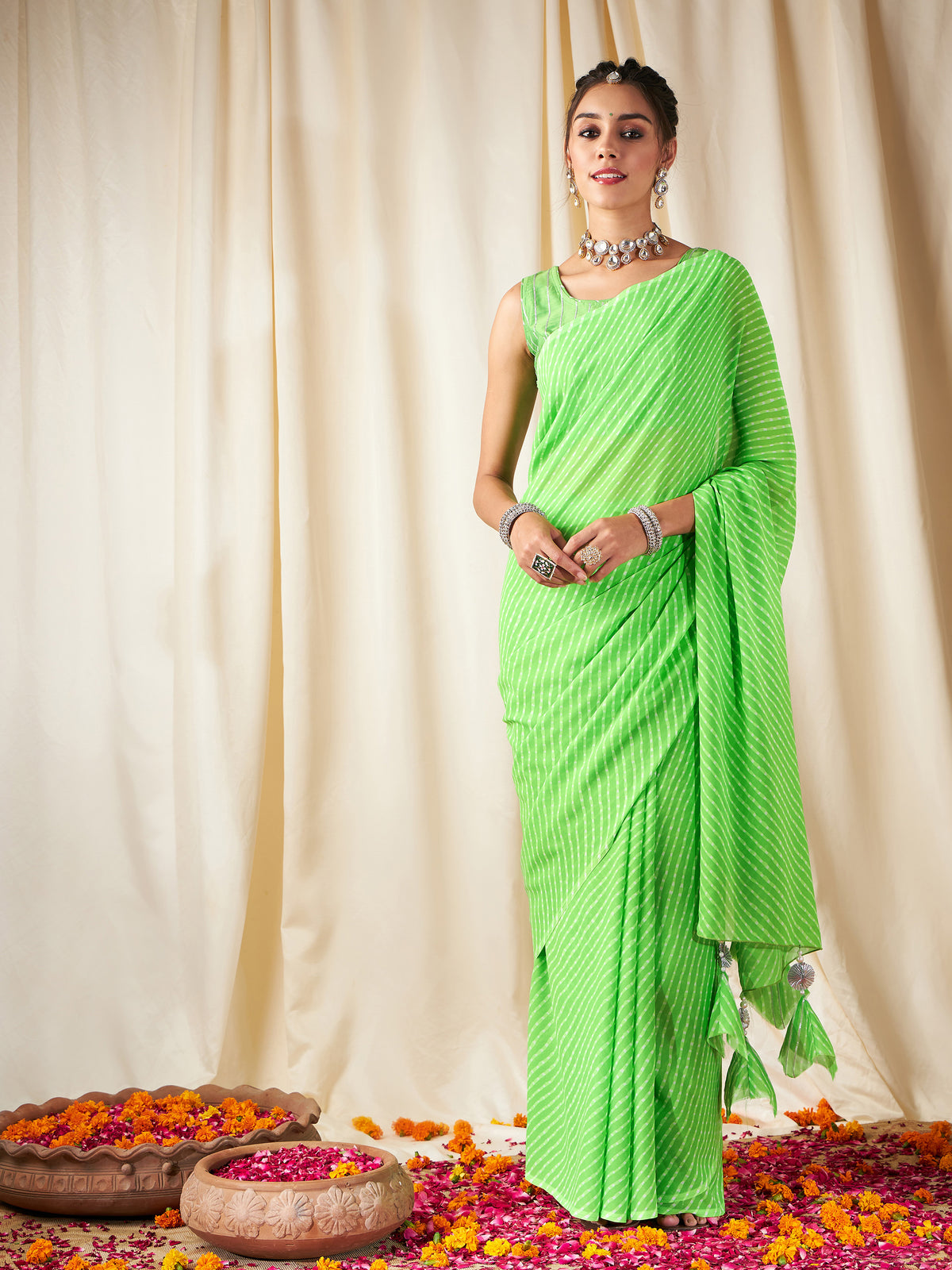 Women Green Lehariya Saree With Unstitched Gota Blouse
