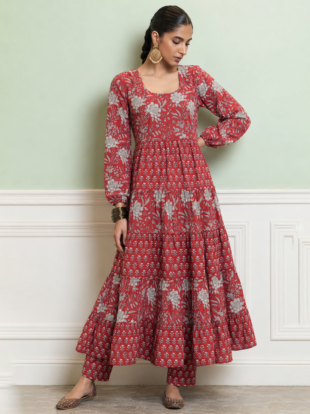 Women Maroon & White Cambric Tired Kurta With Pencil Pants