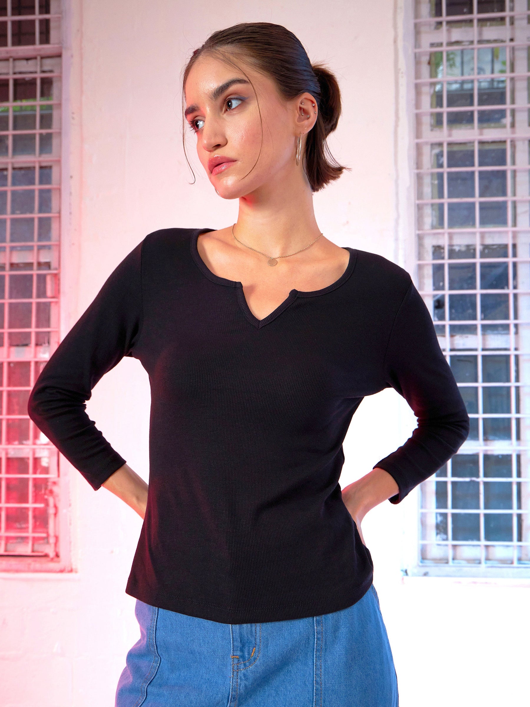 Black Rib V-Neck T-Shirt-SASSAFRAS