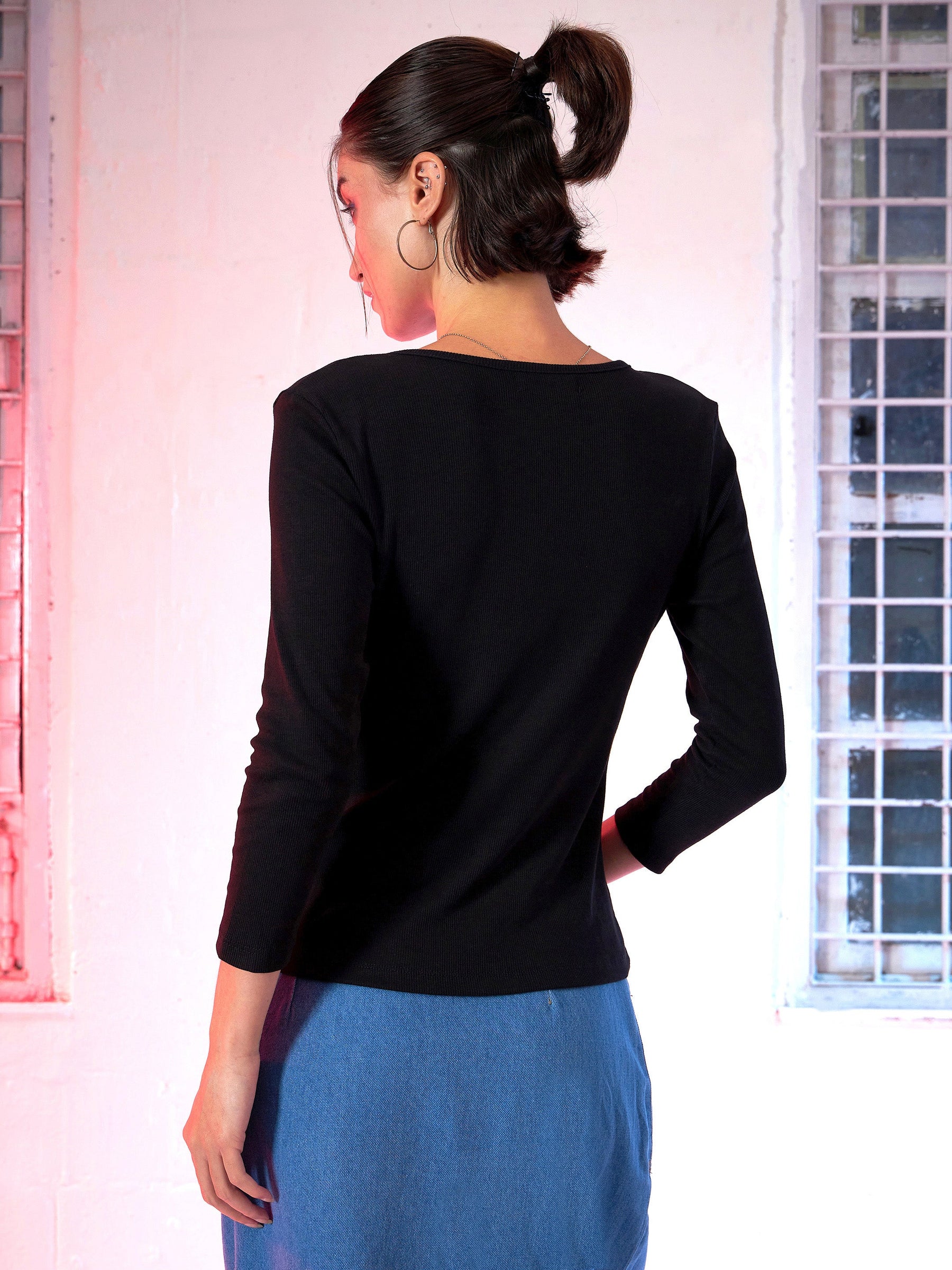 Black Rib V-Neck T-Shirt-SASSAFRAS