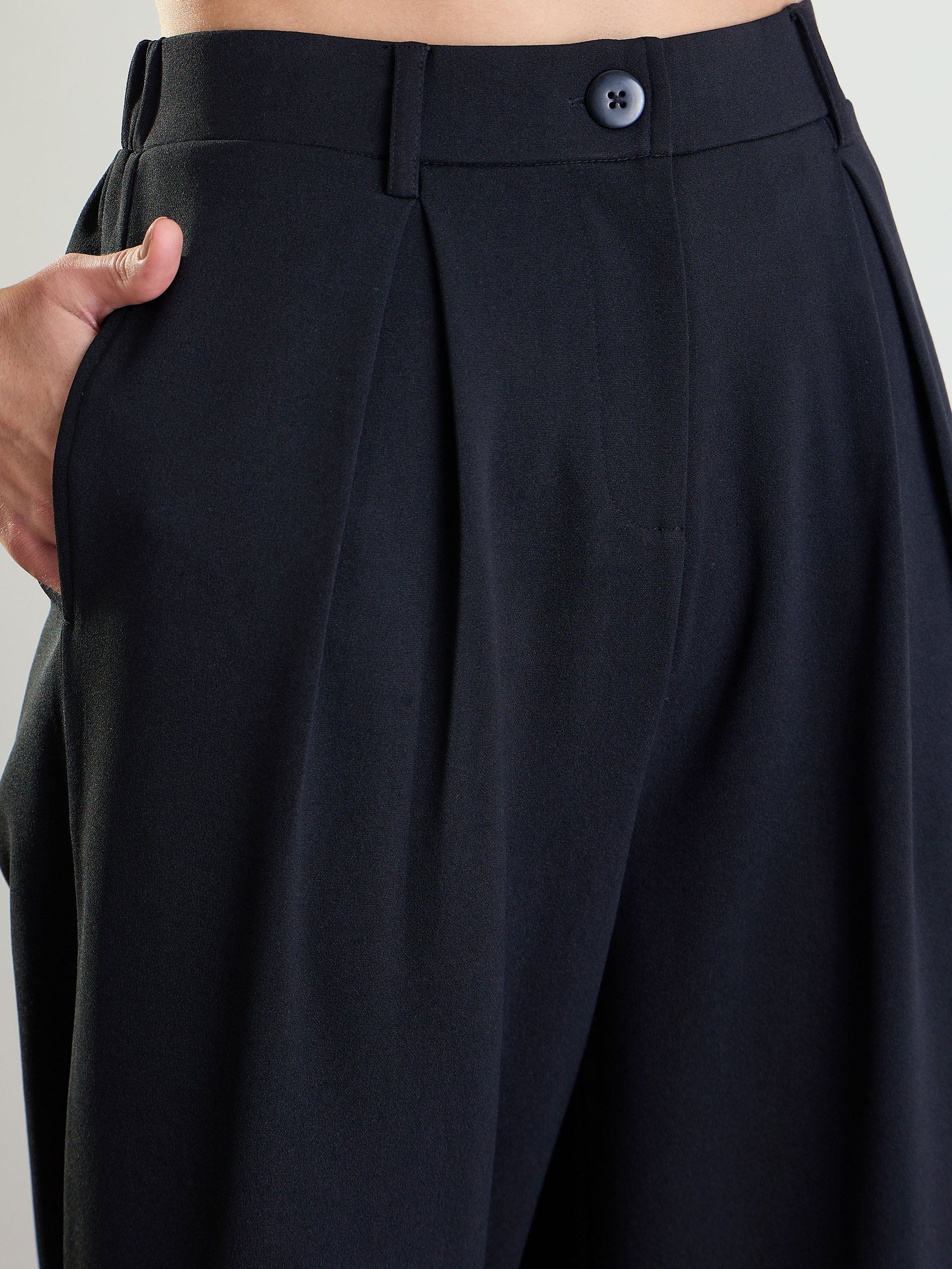Black High-Rise Front Pleated Korean Pants-SASSAFRAS worklyf