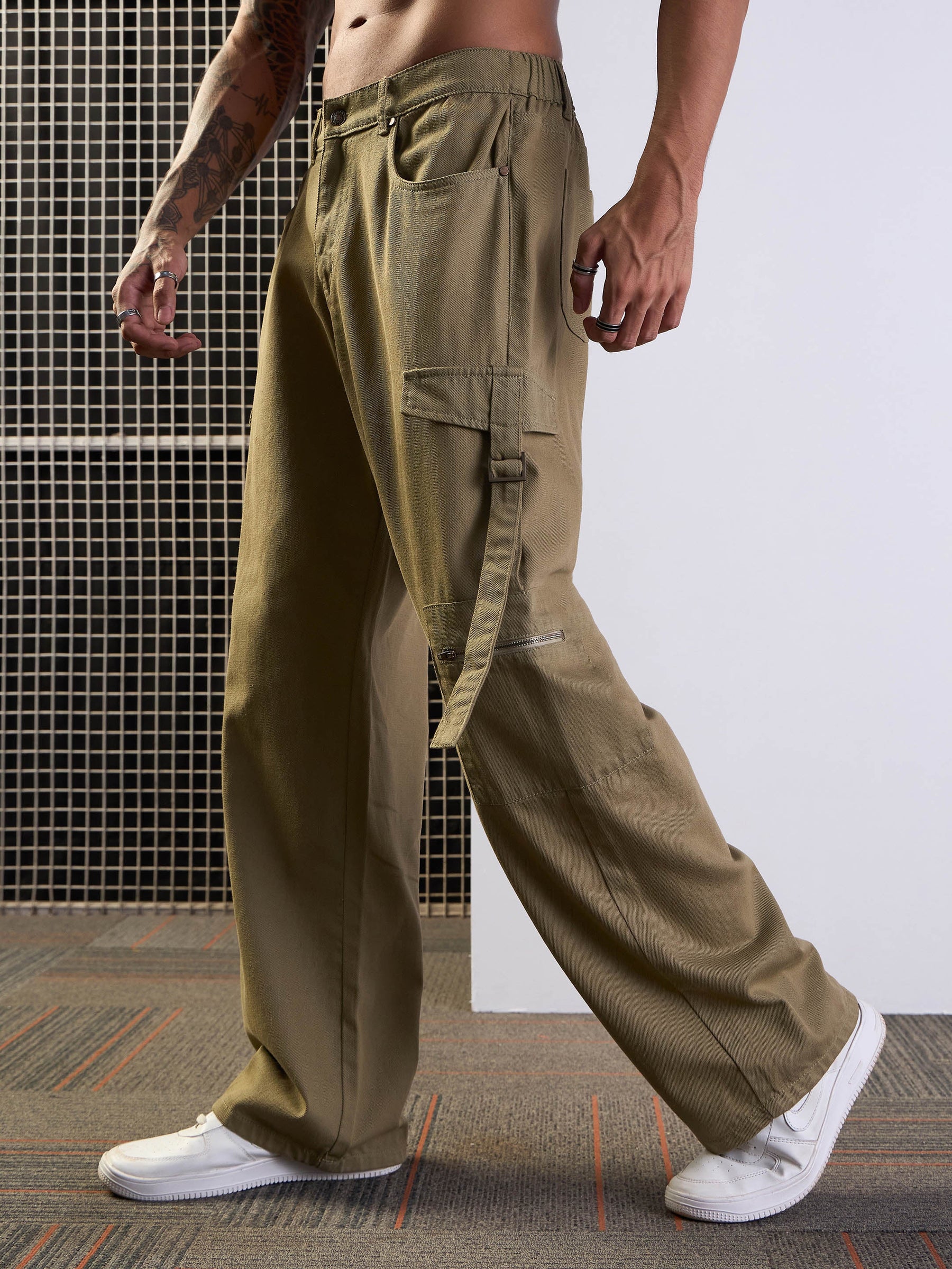 Men Olive Side Pocket Baggy Cargo Jeans - Main Image