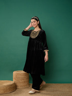 Black Velvet Embroidered Kurta With Pants-Noh.Voh