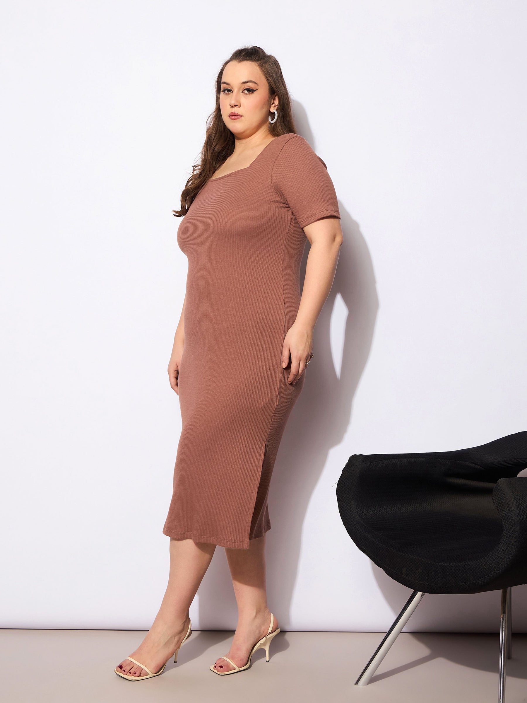 Brown Rib Square Neck Short Sleeve Midi Dress-SASSAFRAS Curve