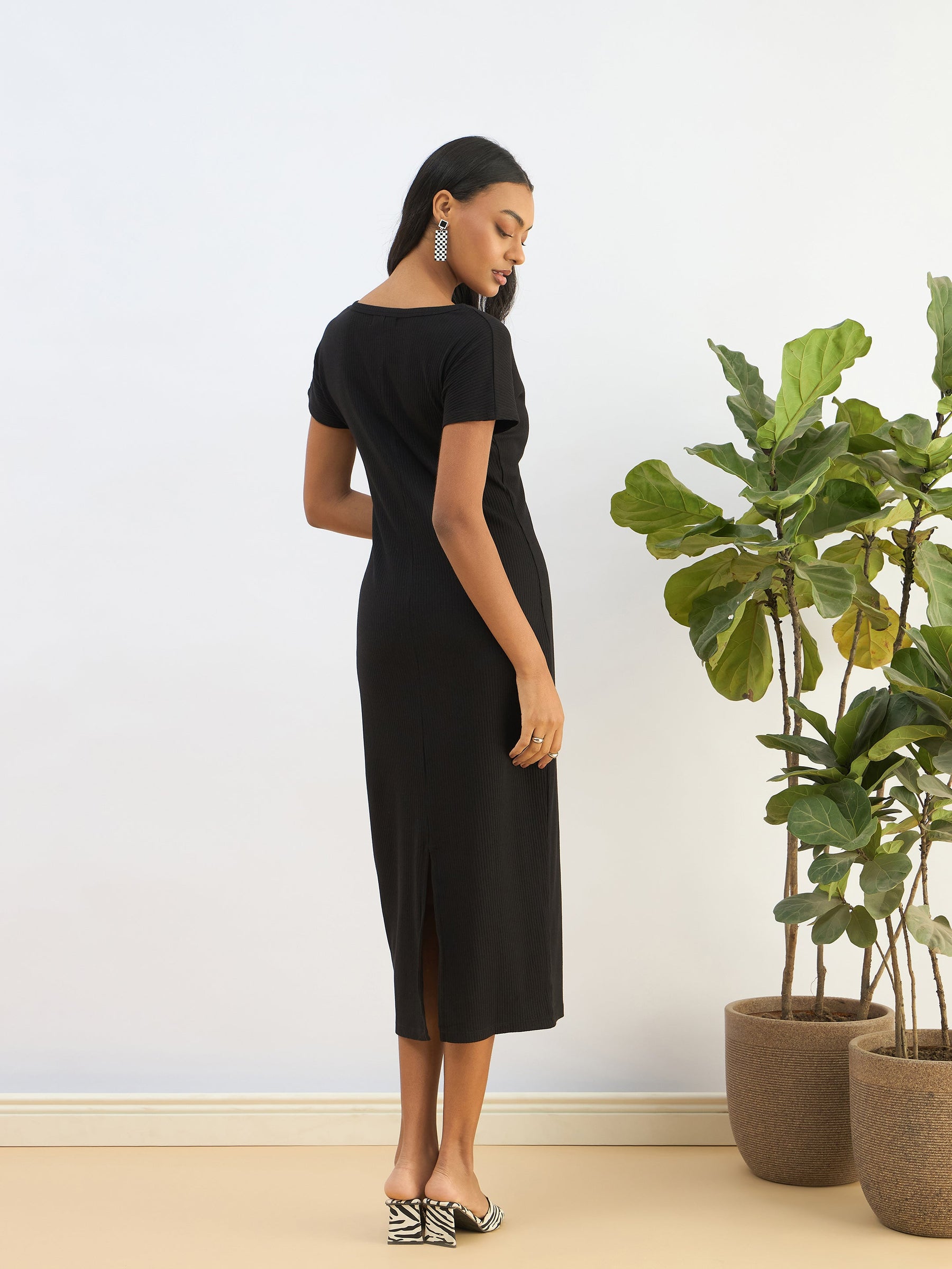 Women Black Ribbed V-Neck Back Slit Midi Dress