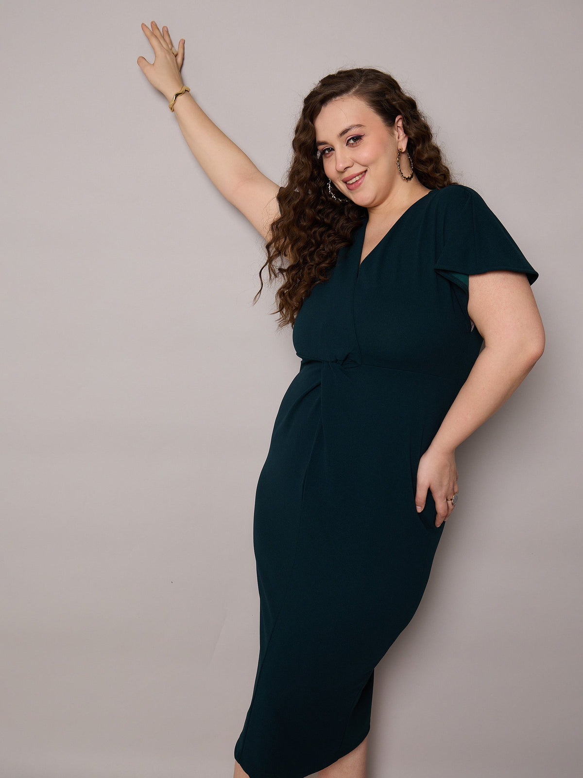 Emerald Green V Neck Short Sleeves Midi Dress-SASSAFRAS Curve