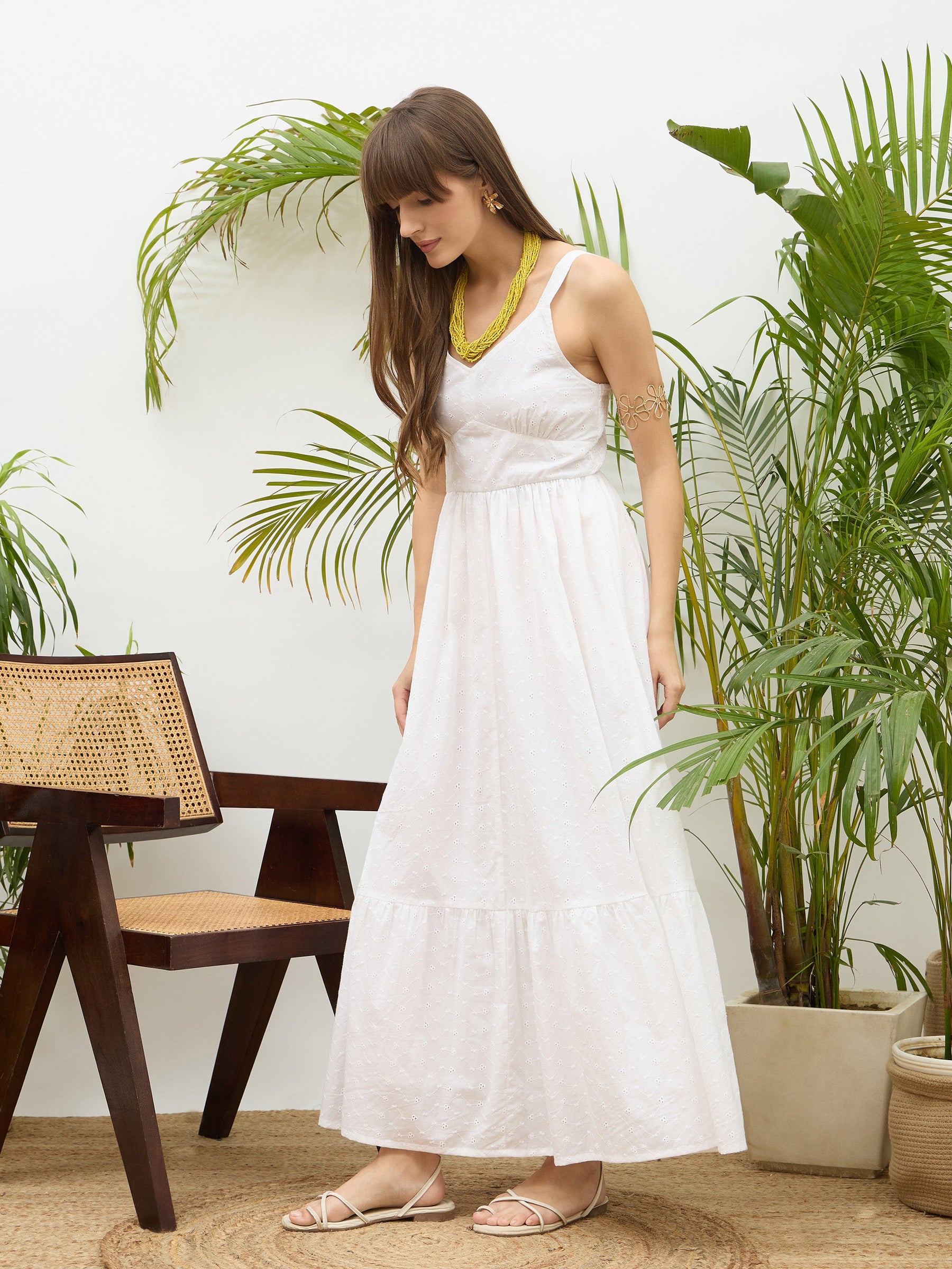 Women White Sweatheart Neck Strappy Maxi Dress - Main Image