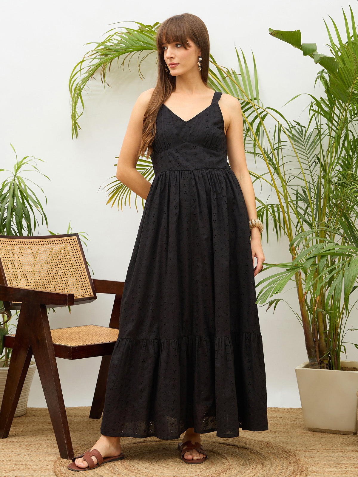 Black Sweatheart Neck Strappy Maxi Dress-SASSAFRAS