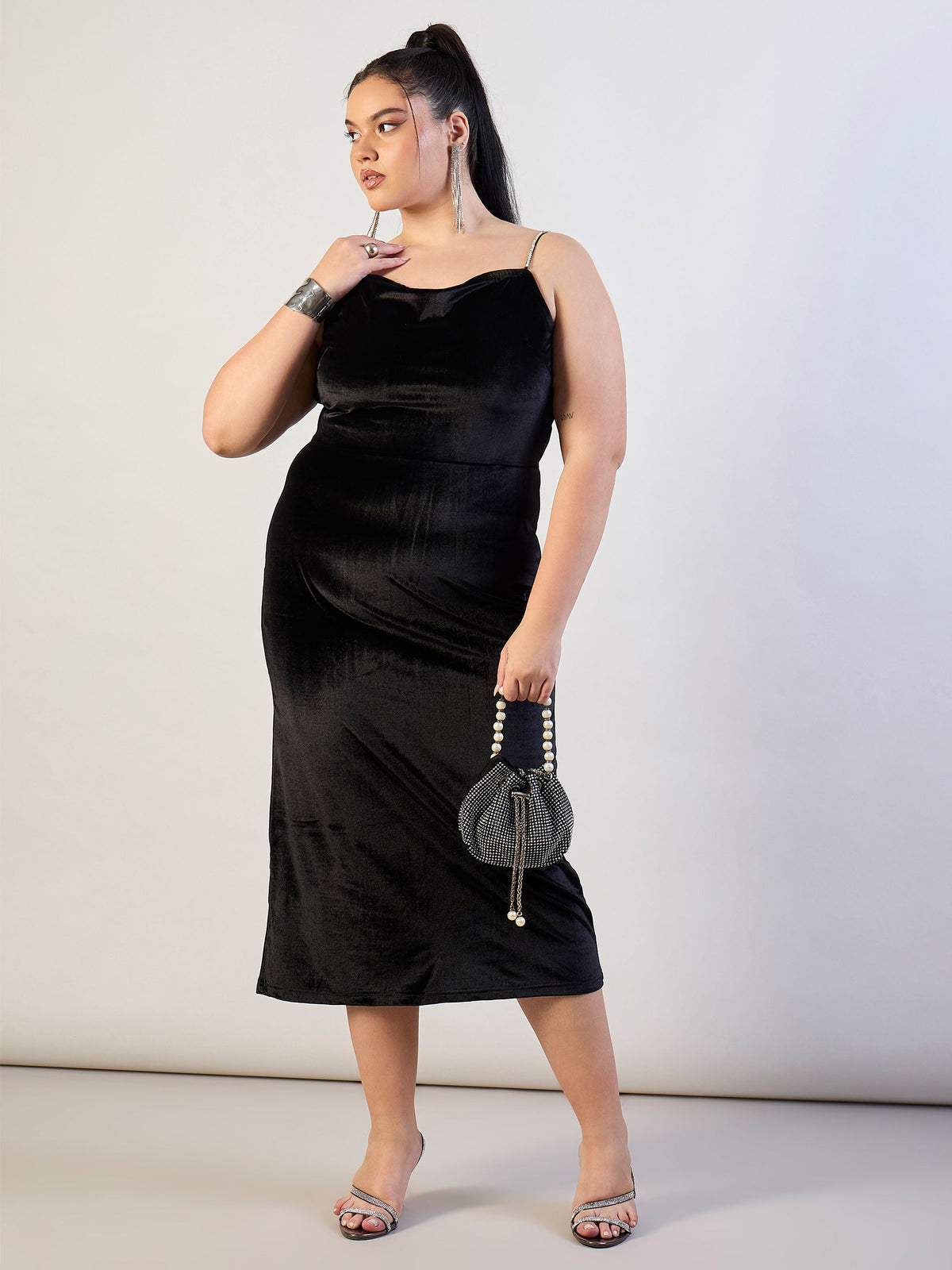 Black Velvet Bodycon Dress-SASSAFRAS CURVE