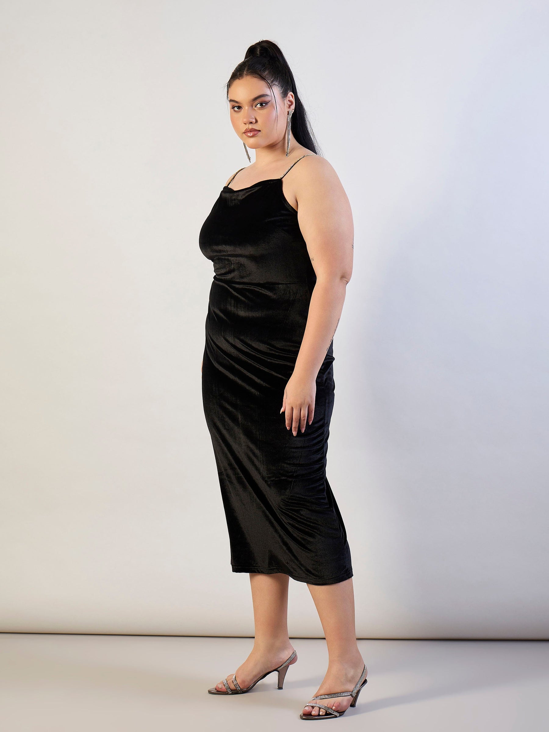 Black Velvet Bodycon Dress-SASSAFRAS CURVE