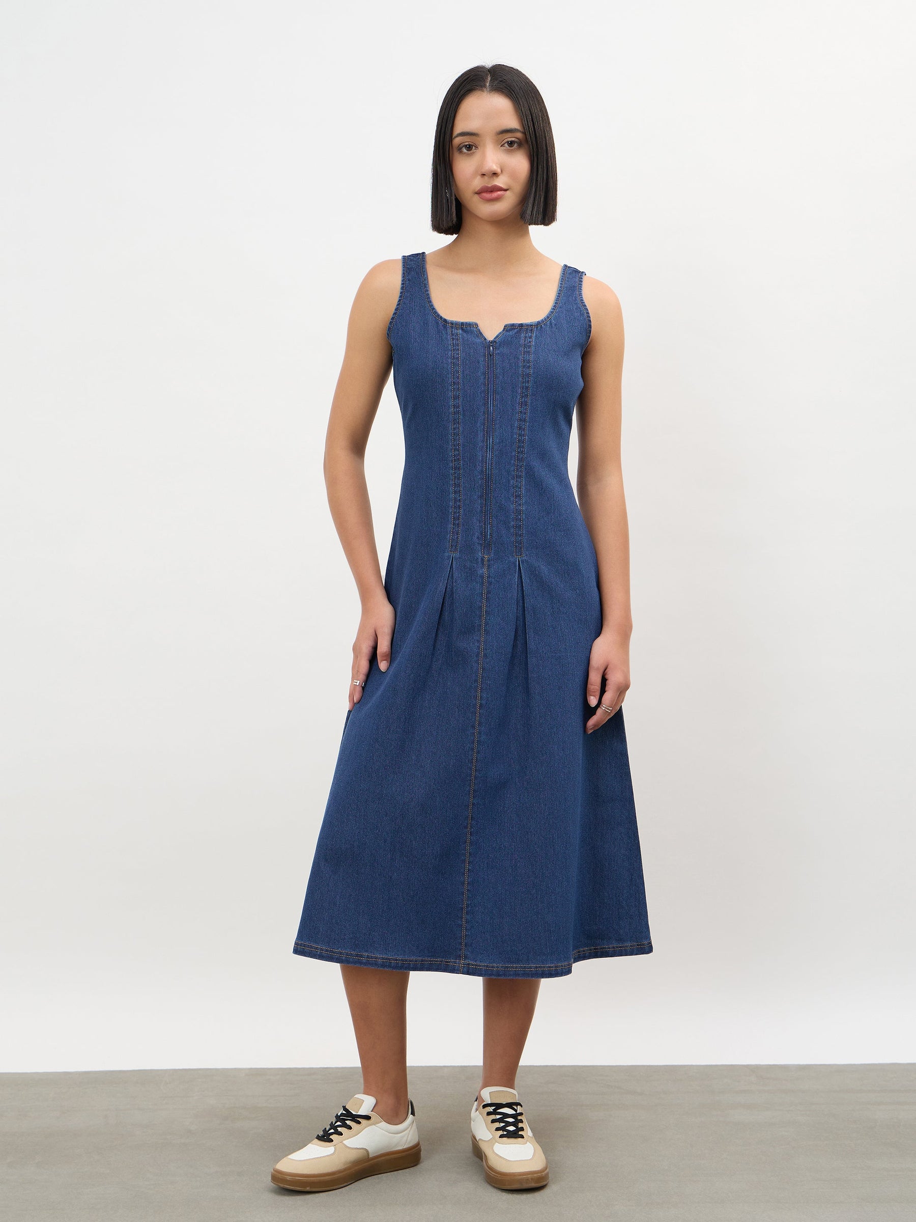 Women Navy Blue Sweetheart Neck A-Line Midi Dress
