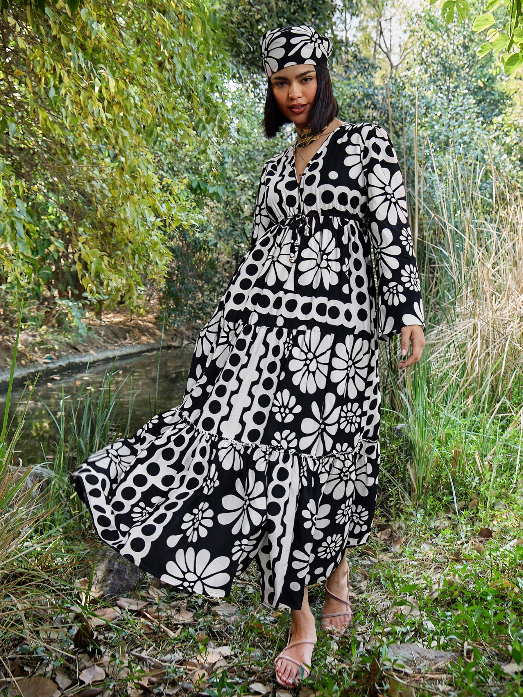how to tie a knot in a maxi dress Buy Women Black & White Floral V Neck Waist Tie Knot Maxi Dress Online at  Best Price