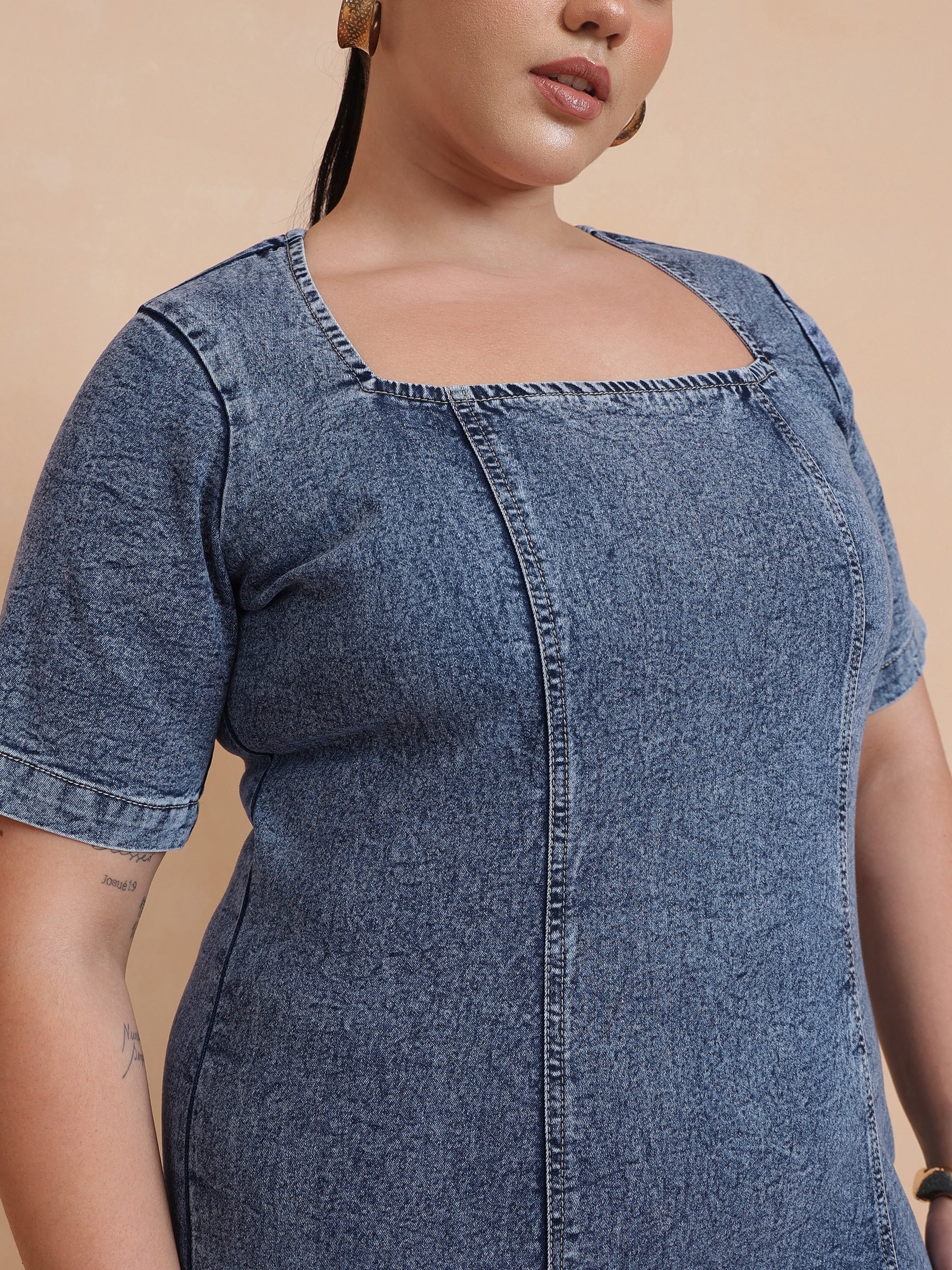 Blue Wash Denim Short Sleeves Bodycon Dress-SASSAFRAS Curve