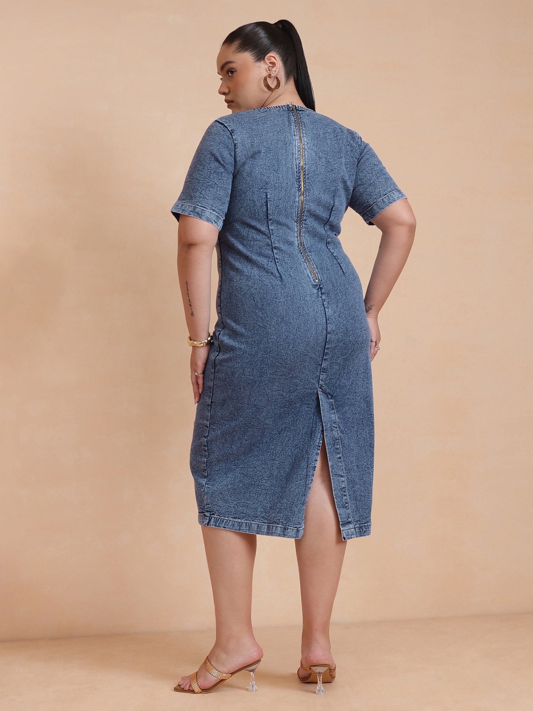 Blue Wash Denim Short Sleeves Bodycon Dress-SASSAFRAS Curve