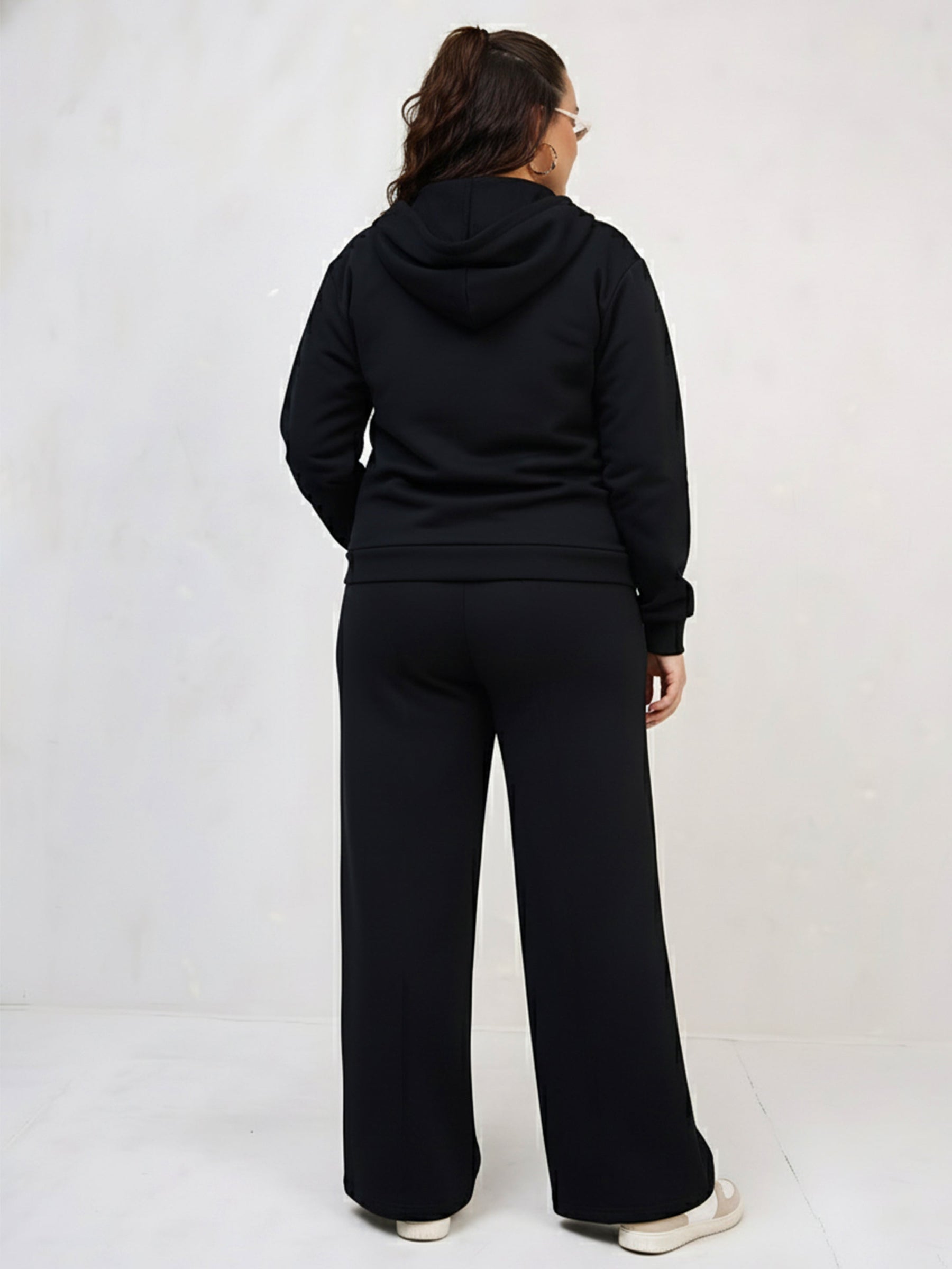 Black LONDON Printed Fleece Jacket With Sweatpants-SASSAFRAS Curve