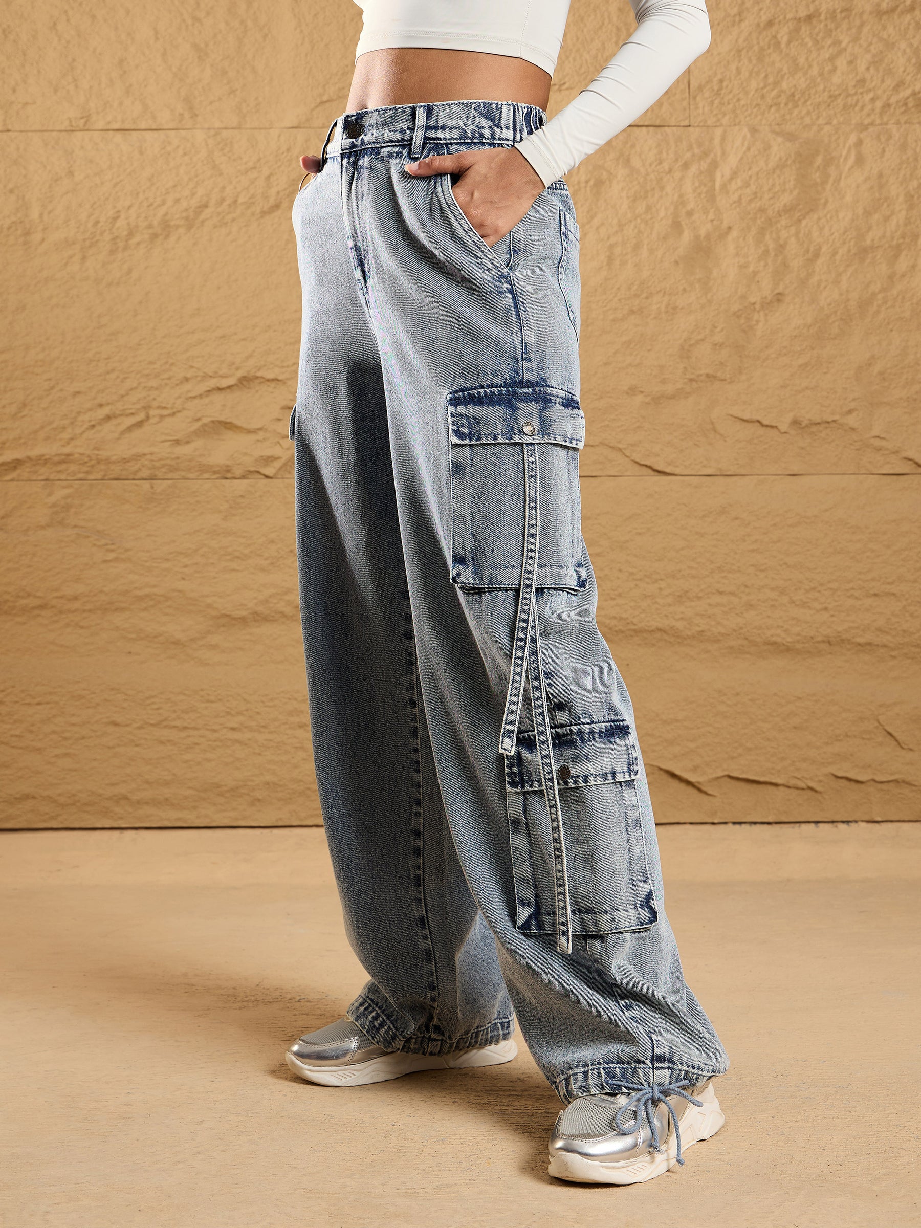 Women Blue Acid Wash Side Pockets Cargo Jeans