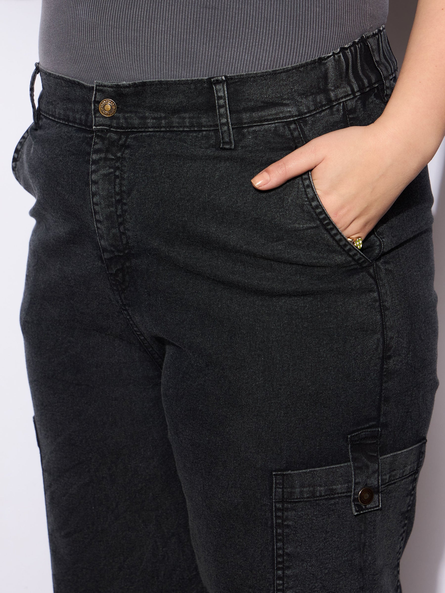 Black Denim Side Pockets Straight Jeans -SASSAFRAS Curve