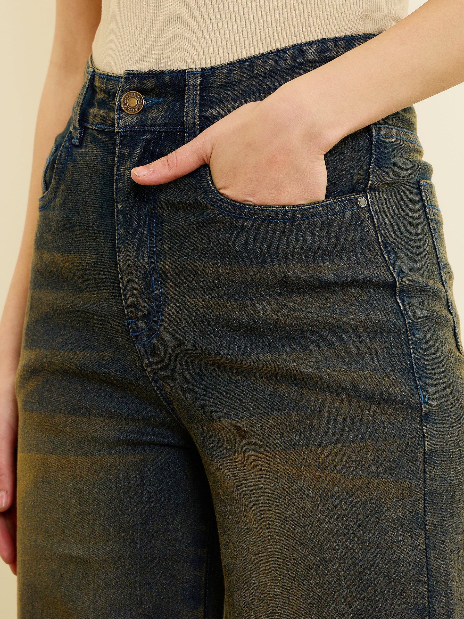 Blue Acid Wash Hem Pockets Straight Jeans -SASSAFRAS