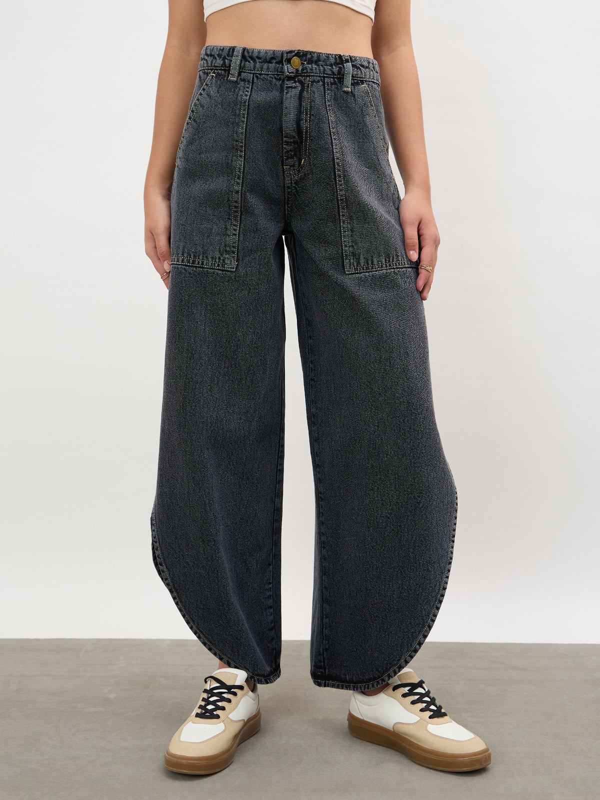Black Washed Curve Detail Barrel Jeans-SASSAFRAS