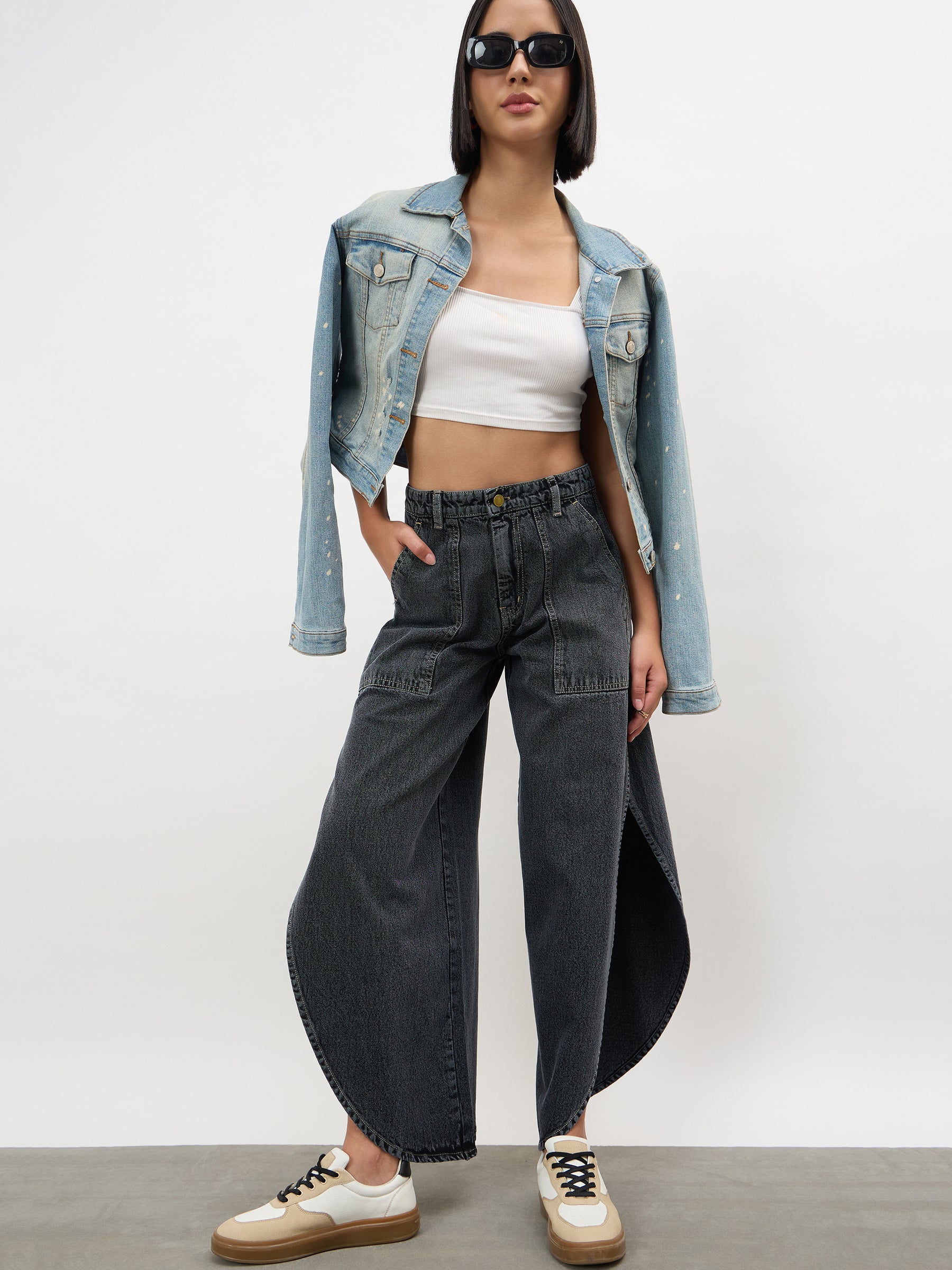 Black Washed Curve Detail Barrel Jeans-SASSAFRAS
