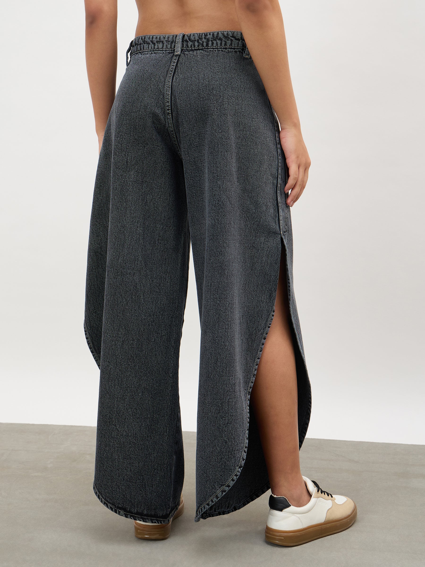 Women Black Washed Curve Detail Barrel Jeans