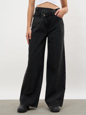 Women Black Wash Cross Waist Straight Jeans