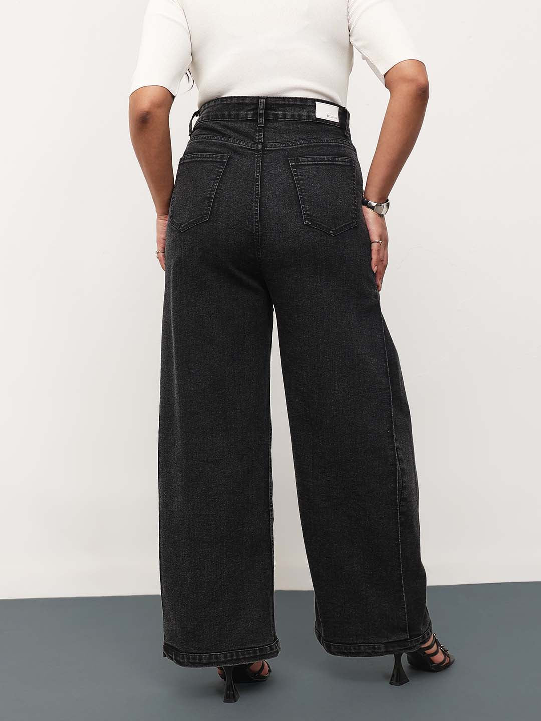 Black Blast Denim Side Seam Basic Straight Jeans -SASSAFRAS Curve