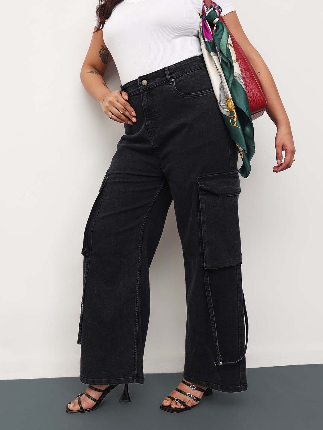 Women Black Wash Denim Cargo Straight Fit Jeans