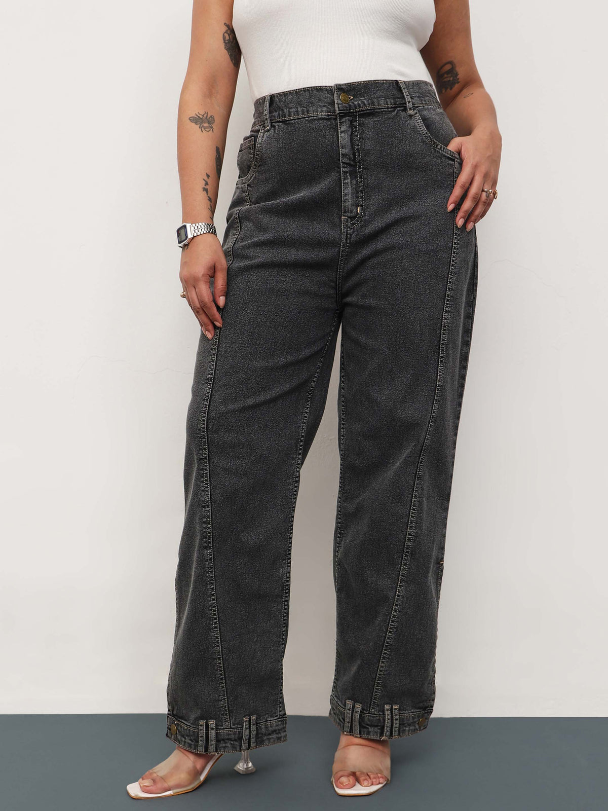 Black Wash Denim Hem Design Basic Straight Jeans -SASSAFRAS Curve