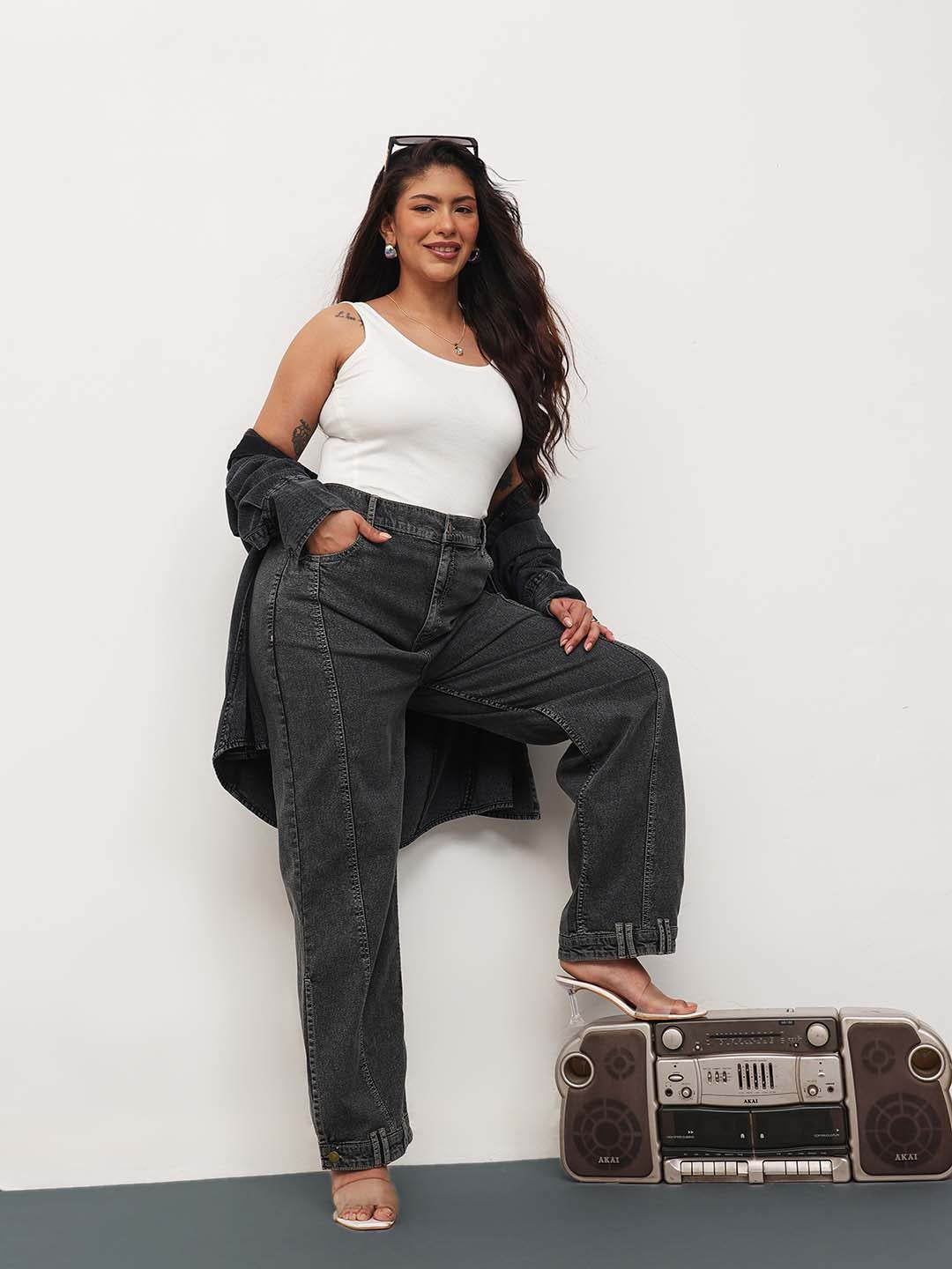 Black Wash Denim Hem Design Basic Straight Jeans -SASSAFRAS Curve