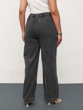 Black Wash Denim Hem Design Basic Straight Jeans -SASSAFRAS Curve
