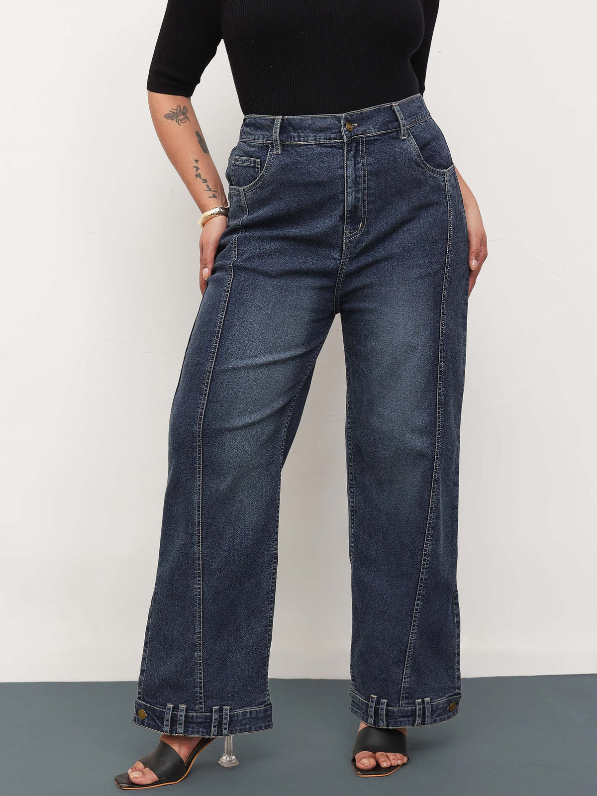 Navy Wash Denim Hem Design Basic Straight Jeans -SASSAFRAS Curve