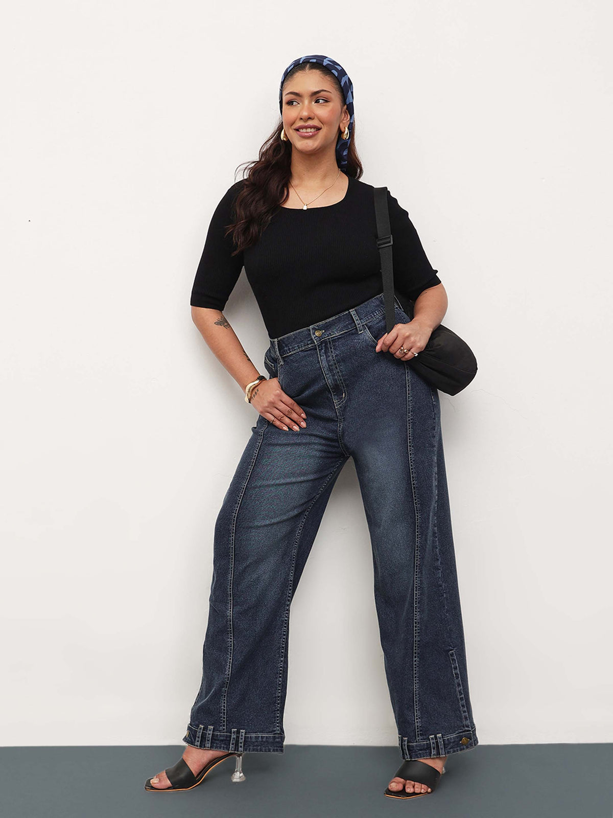Navy Wash Denim Hem Design Basic Straight Jeans -SASSAFRAS Curve
