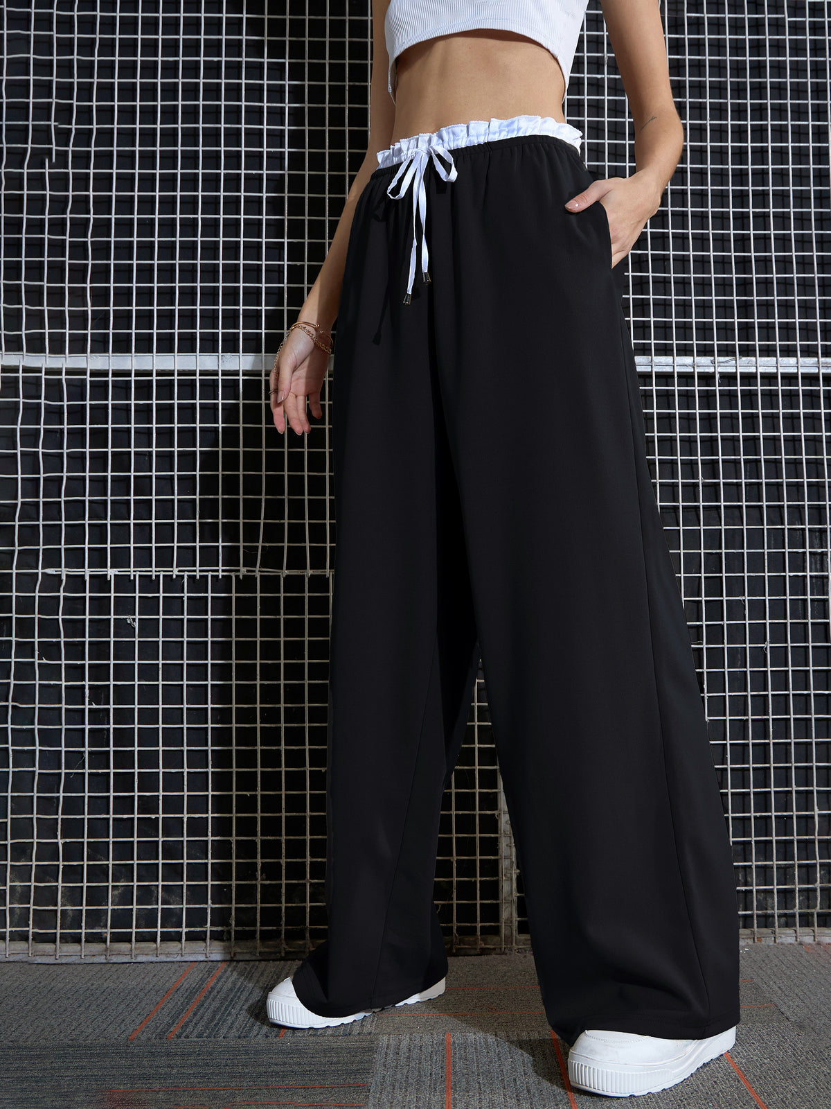 Women Black Contrast Paperback Waist Pants